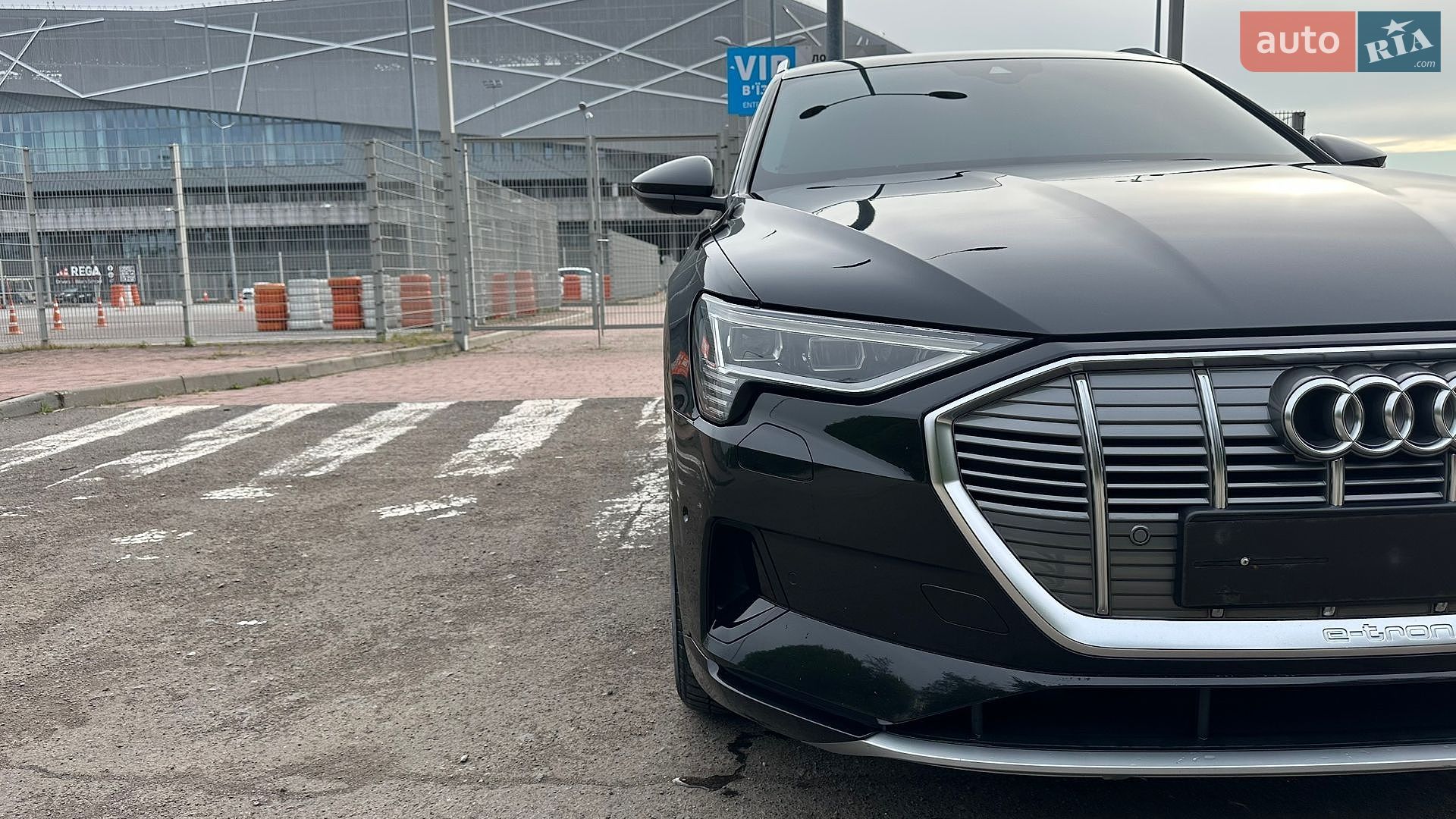Audi e-tron 2019 VIN WAUZZZGE2LB015236 фото оголошення 20 з 40