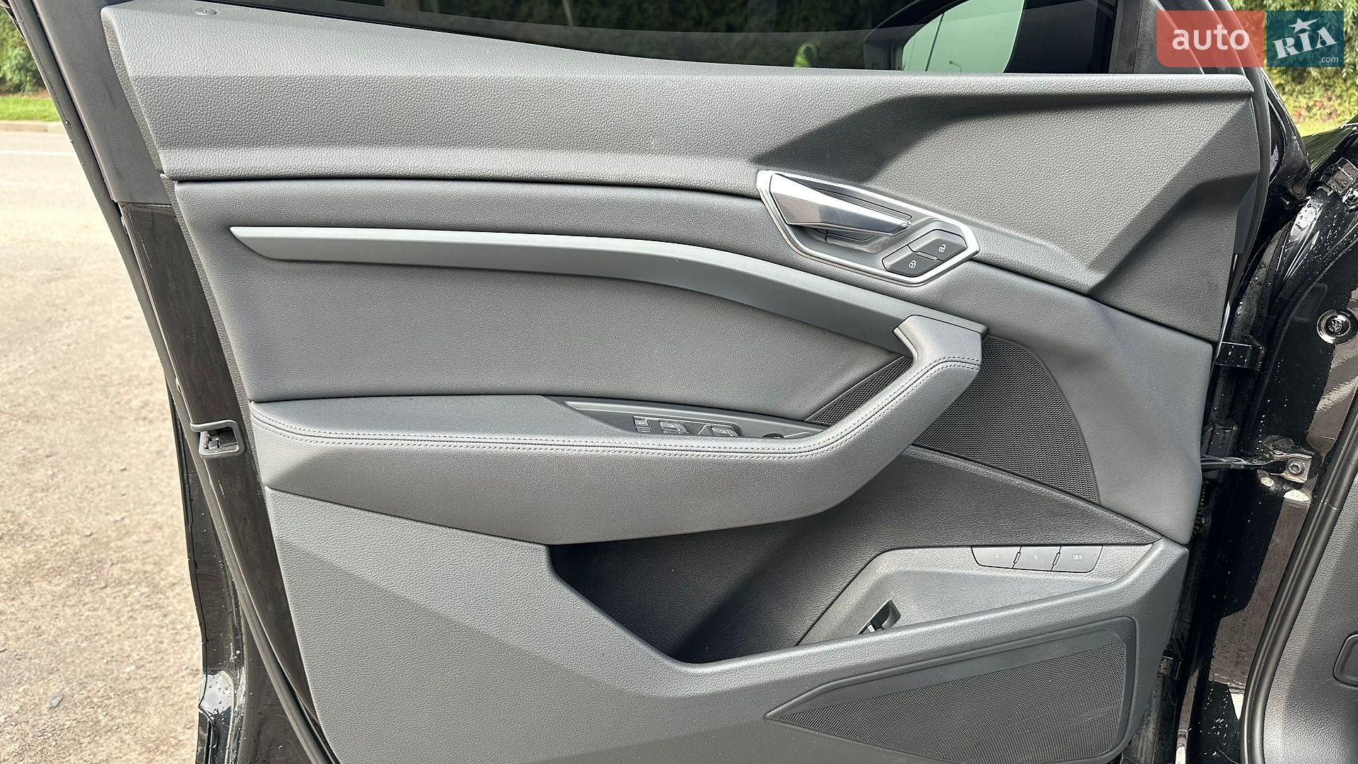 Audi e-tron 2019 VIN WAUZZZGE2LB015236 фото оголошення 21 з 40