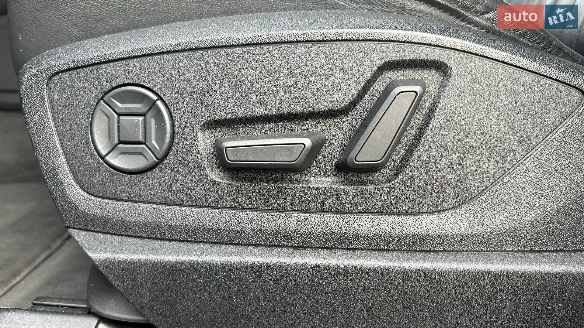 Audi e-tron 2019 VIN WAUZZZGE2LB015236 фото оголошення 22 з 40
