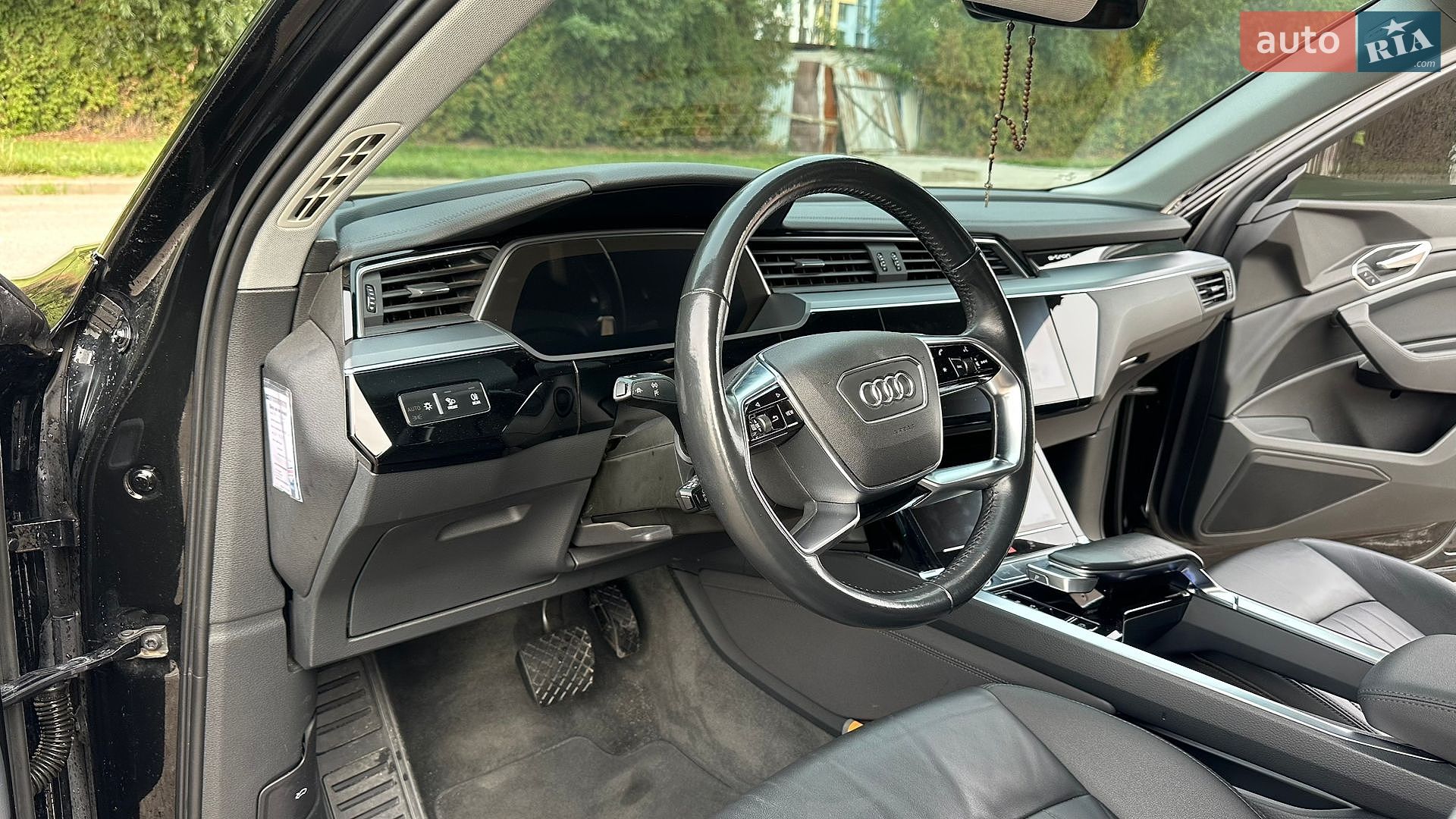 Audi e-tron 2019 VIN WAUZZZGE2LB015236 фото оголошення 23 з 40