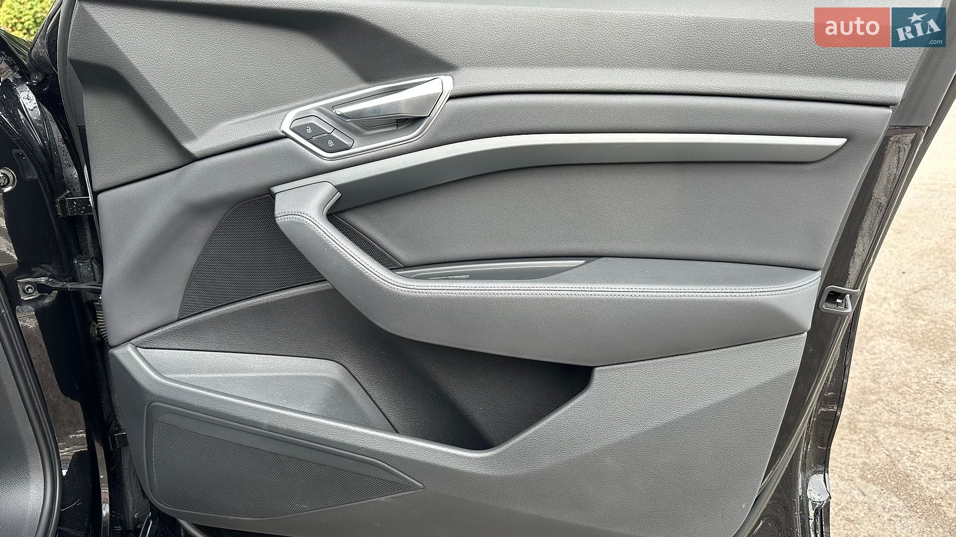 Audi e-tron 2019 VIN WAUZZZGE2LB015236 фото оголошення 24 з 40