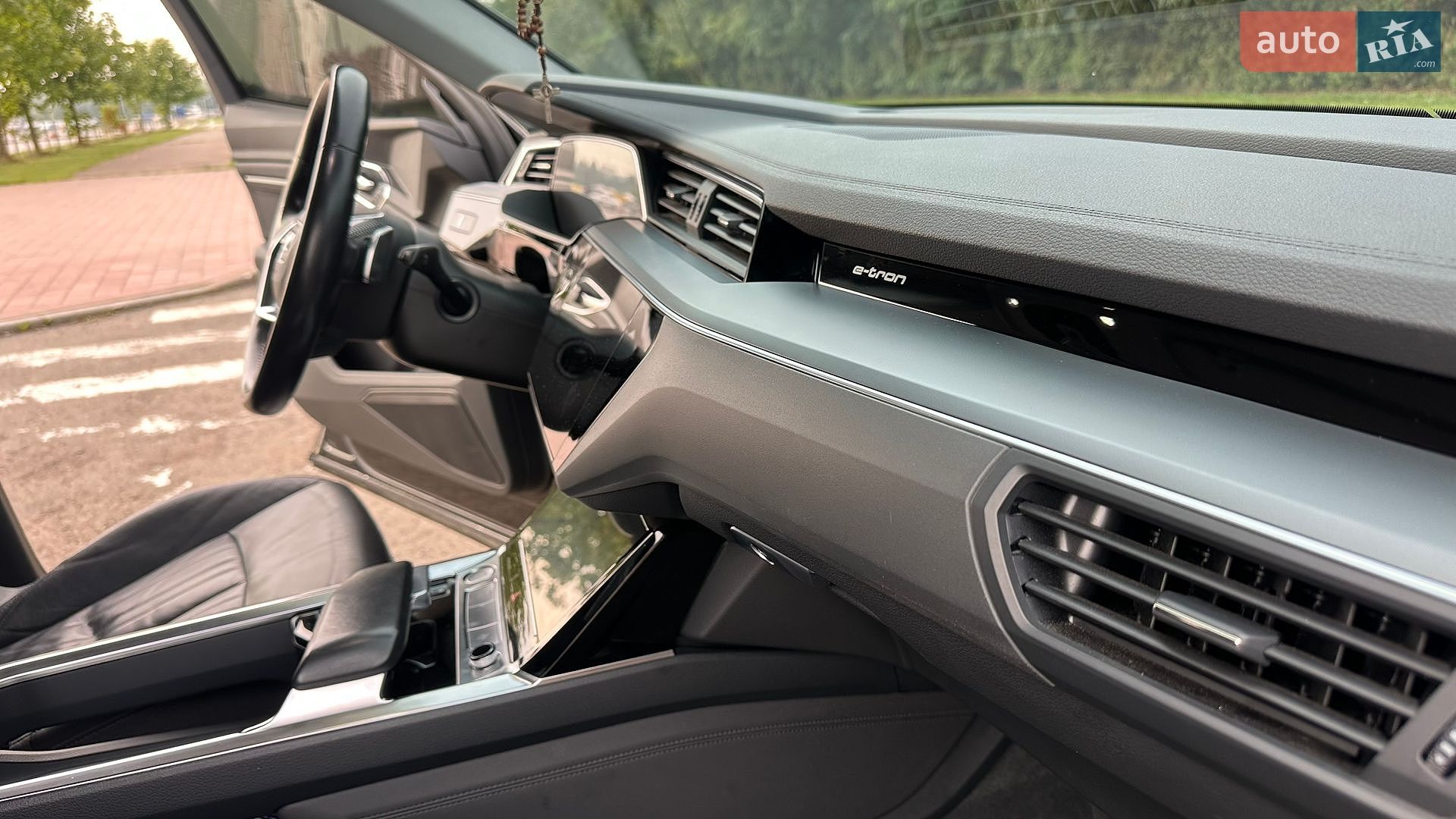 Audi e-tron 2019 VIN WAUZZZGE2LB015236 фото оголошення 26 з 40