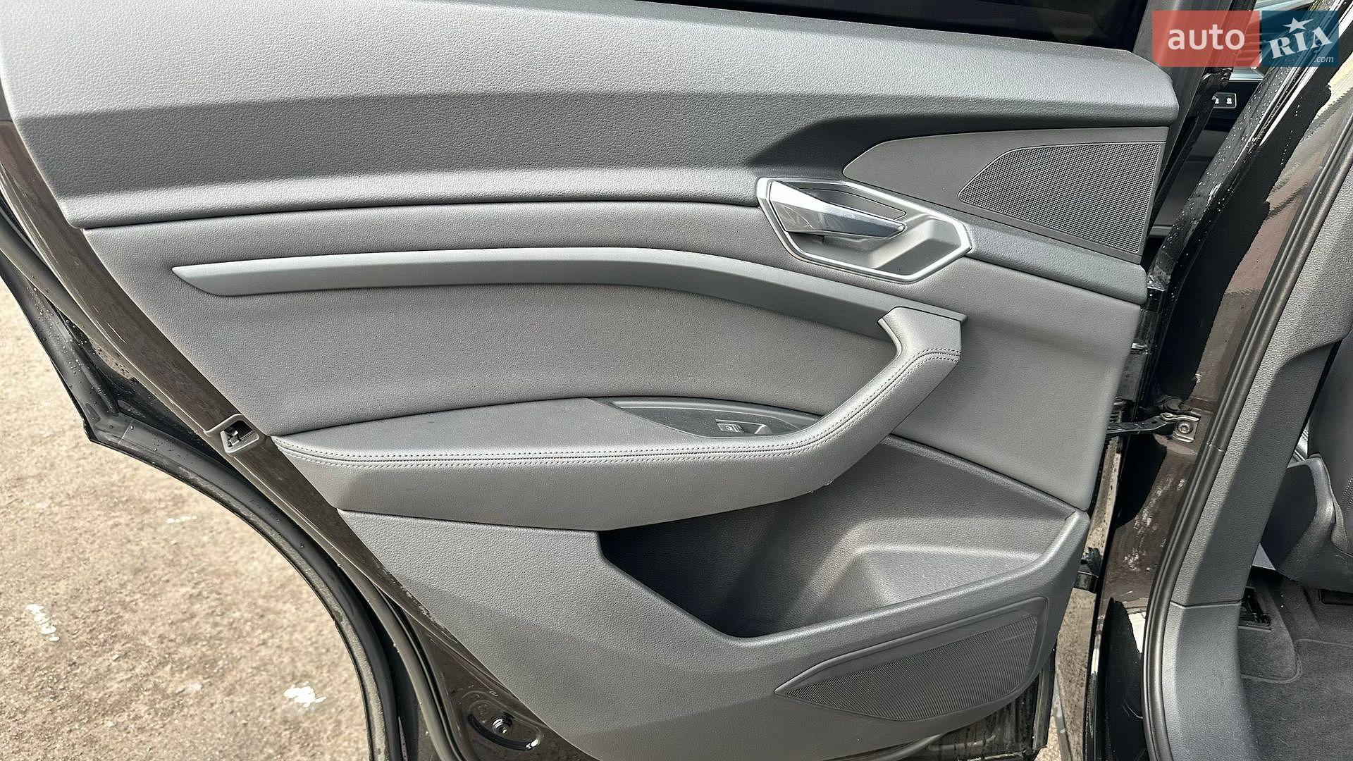 Audi e-tron 2019 VIN WAUZZZGE2LB015236 фото оголошення 28 з 40