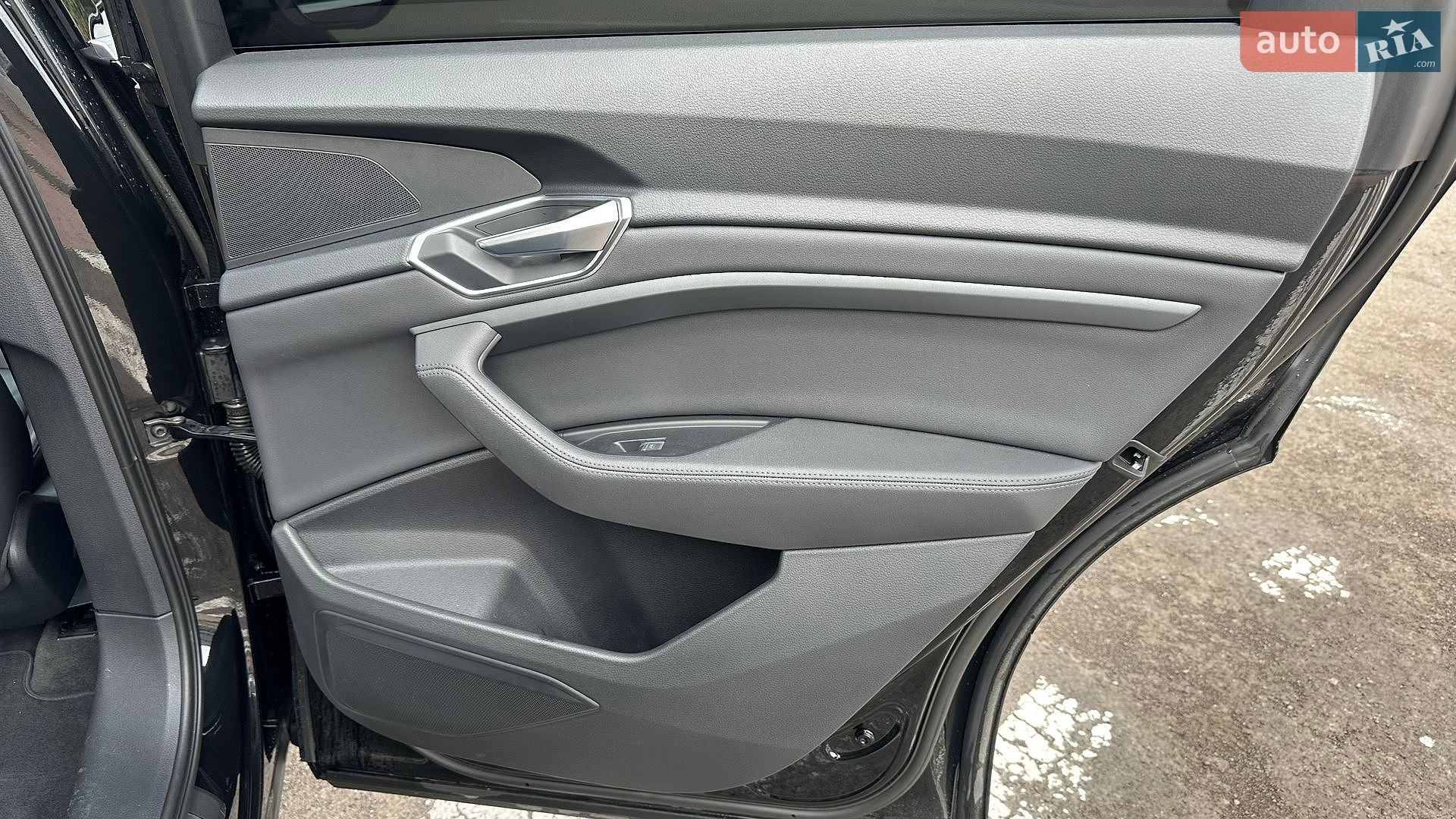 Audi e-tron 2019 VIN WAUZZZGE2LB015236 фото оголошення 30 з 40