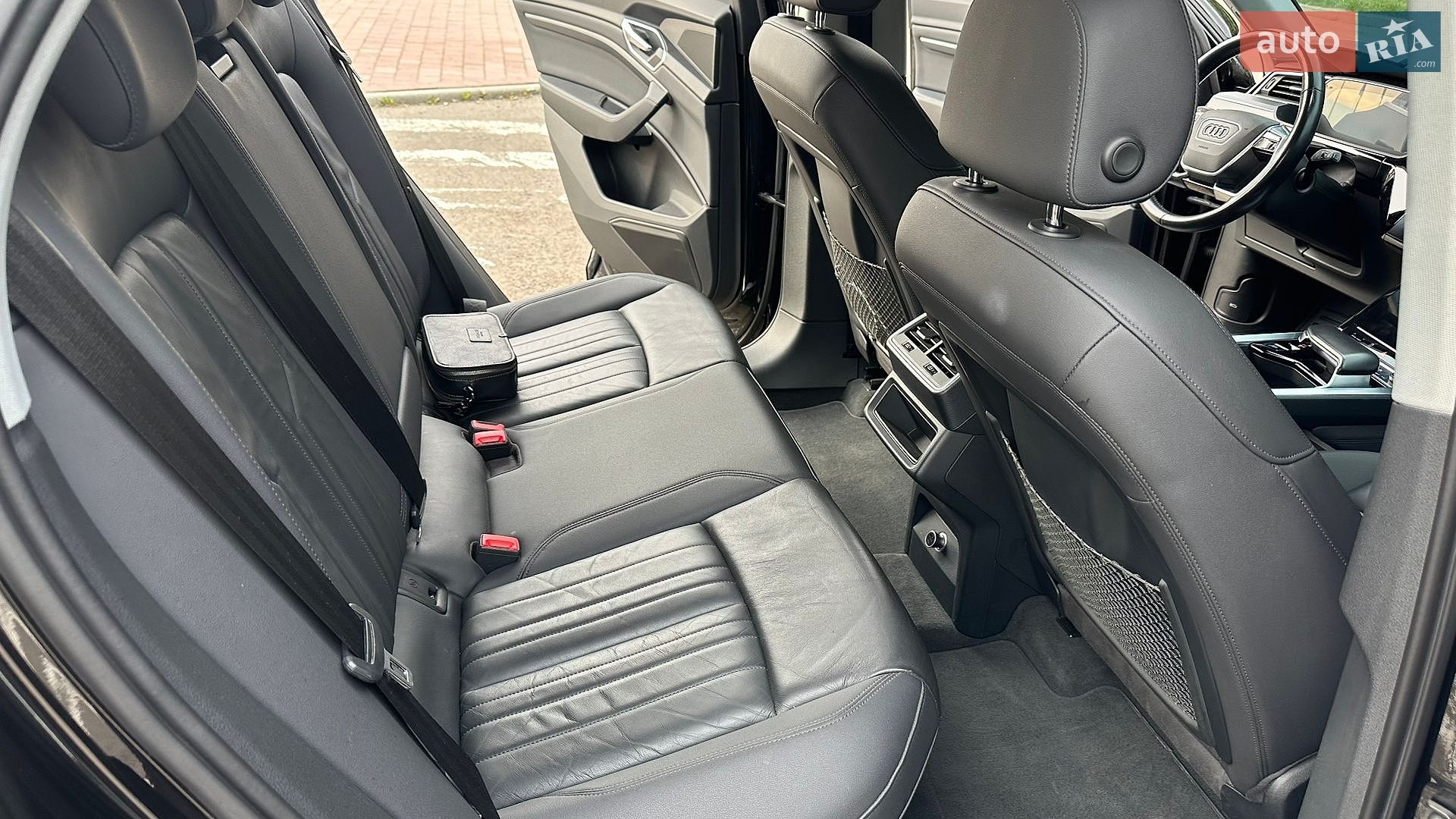 Audi e-tron 2019 VIN WAUZZZGE2LB015236 фото оголошення 31 з 40