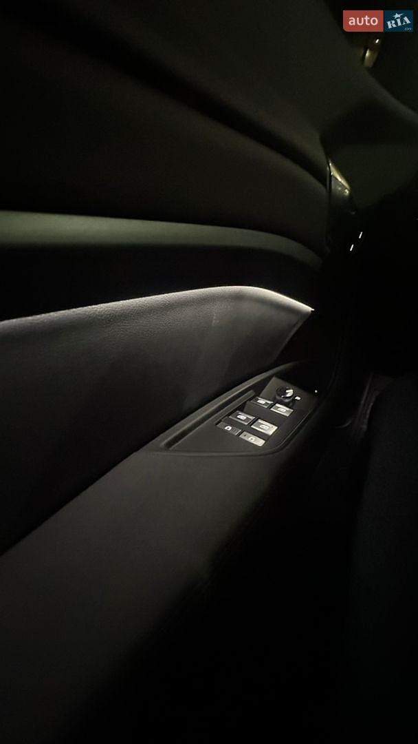 Audi e-tron 2019 VIN WAUZZZGE2LB015236 фото оголошення 34 з 40