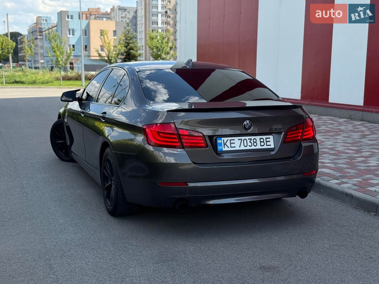 BMW 5 Series 2011 VIN WBAFU7C58BC872598 фото оголошення 3 з 21