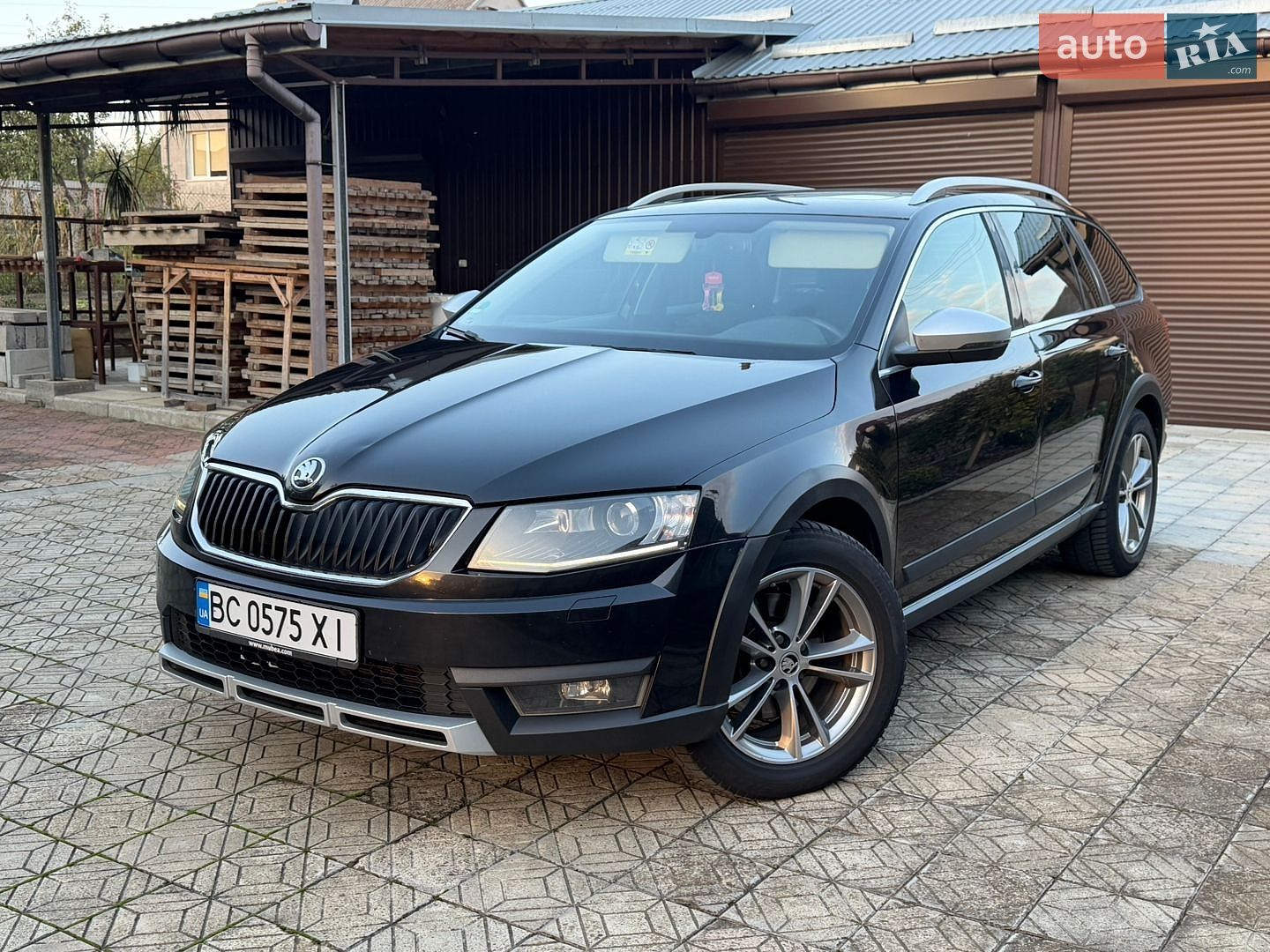 Skoda Octavia Scout 2016 VIN TMBLK6NE9G0145045 фото оголошення 2 з 32