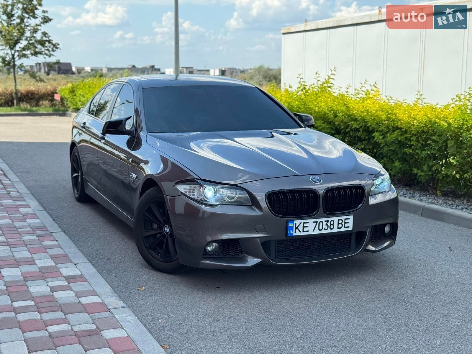 BMW 5 Series 2011 VIN WBAFU7C58BC872598 фото оголошення 2 з 21