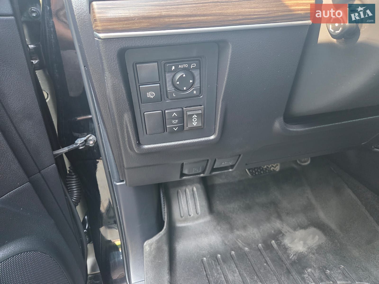 Toyota Land Cruiser Prado 2020 VIN JTEBU3FJ10K186100 фото оголошення 12 з 37