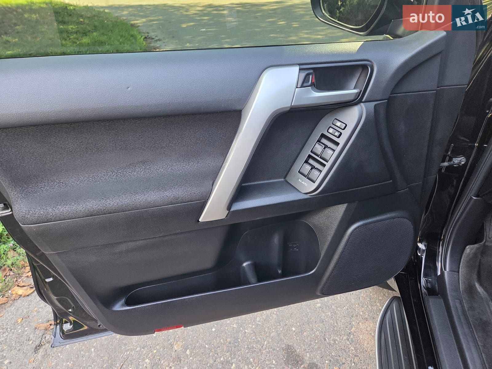 Toyota Land Cruiser Prado 2020 VIN JTEBU3FJ10K186100 фото оголошення 17 з 37