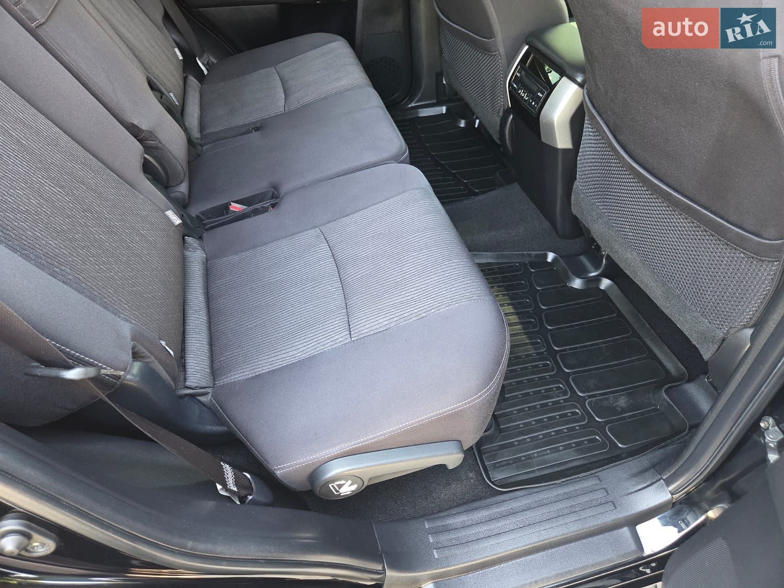 Toyota Land Cruiser Prado 2020 VIN JTEBU3FJ10K186100 фото оголошення 21 з 37