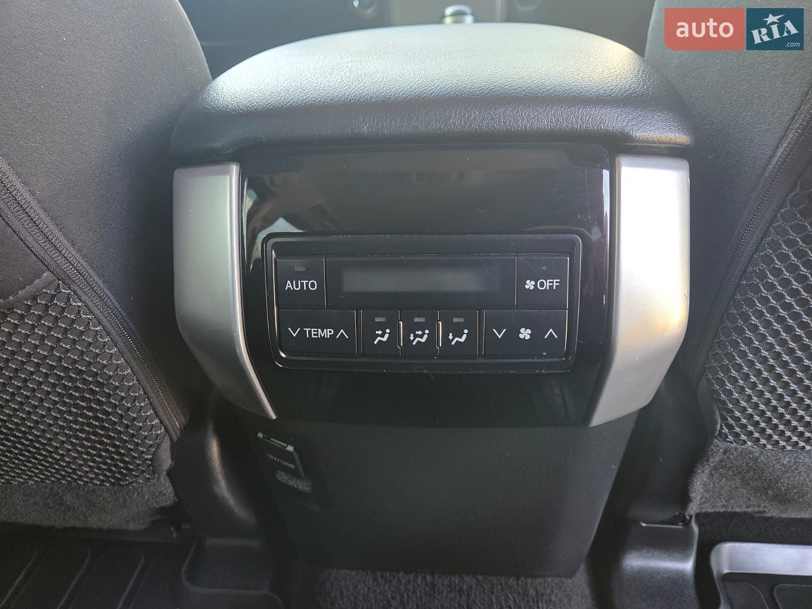 Toyota Land Cruiser Prado 2020 VIN JTEBU3FJ10K186100 фото оголошення 26 з 37