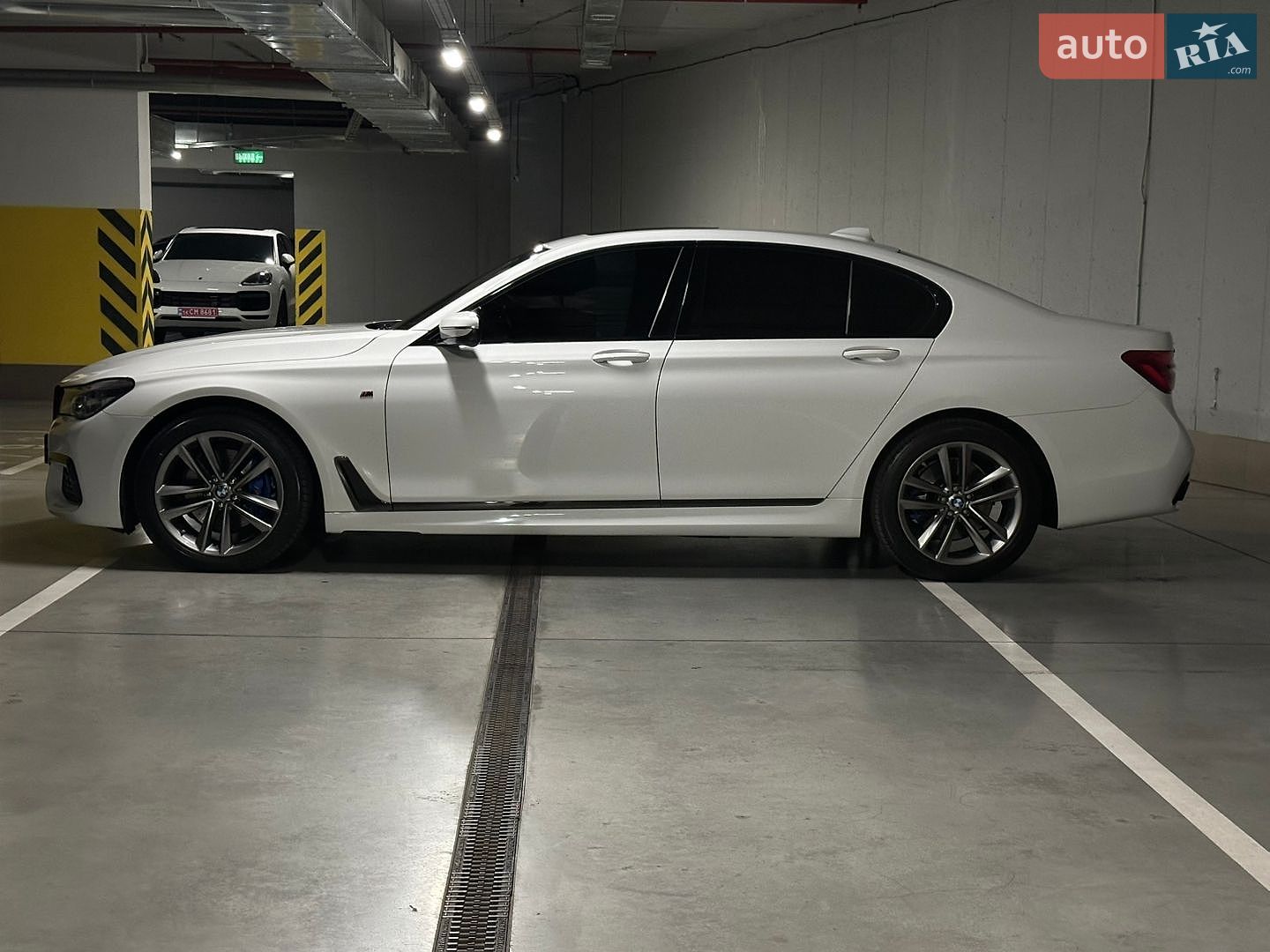 BMW 7 Series 2016 VIN WBA7C41010G641321 фото оголошення 16 з 43