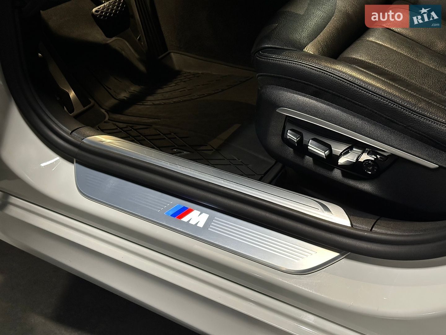 BMW 7 Series 2016 VIN WBA7C41010G641321 фото оголошення 22 з 43