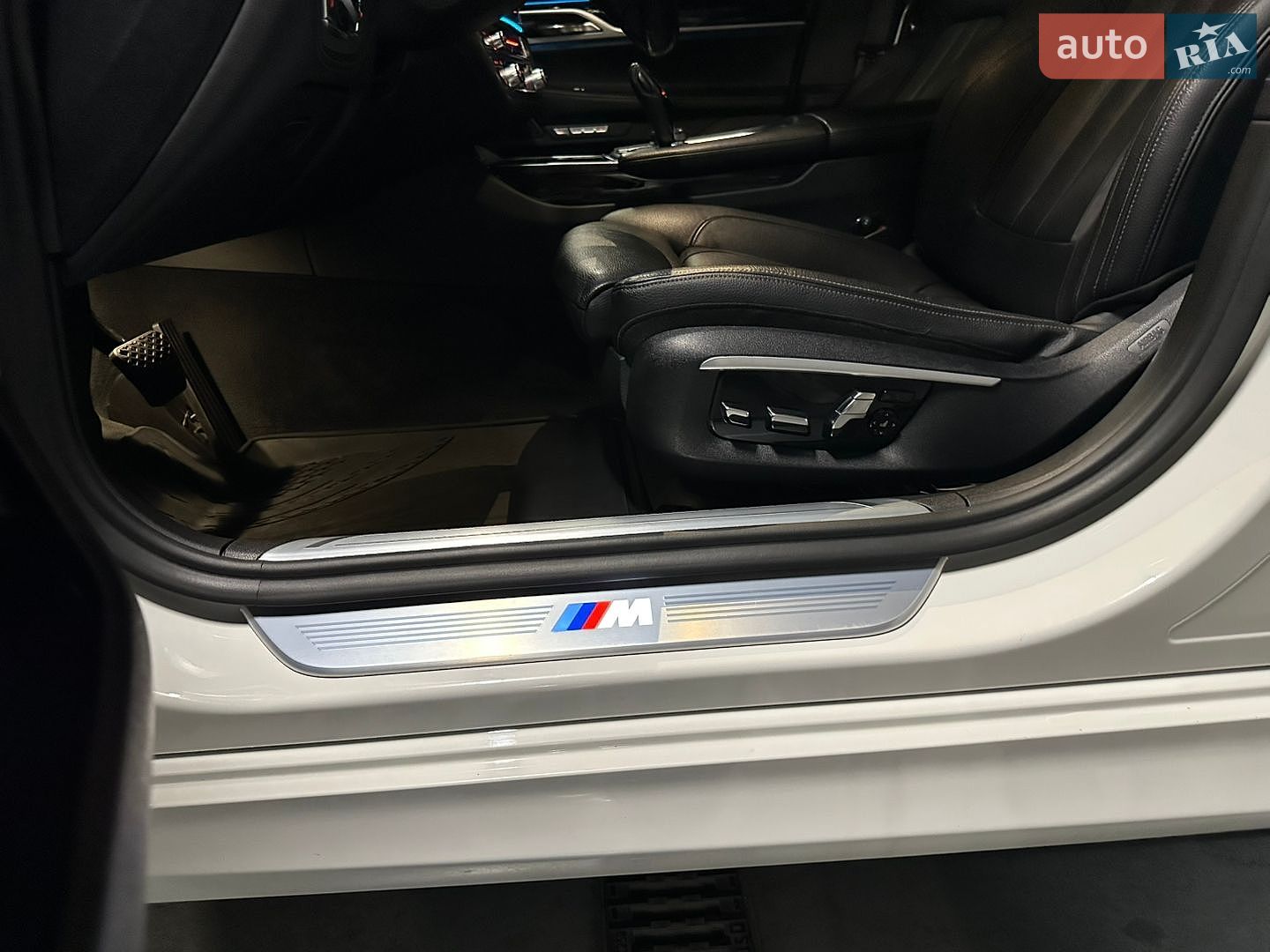 BMW 7 Series 2016 VIN WBA7C41010G641321 фото оголошення 24 з 43