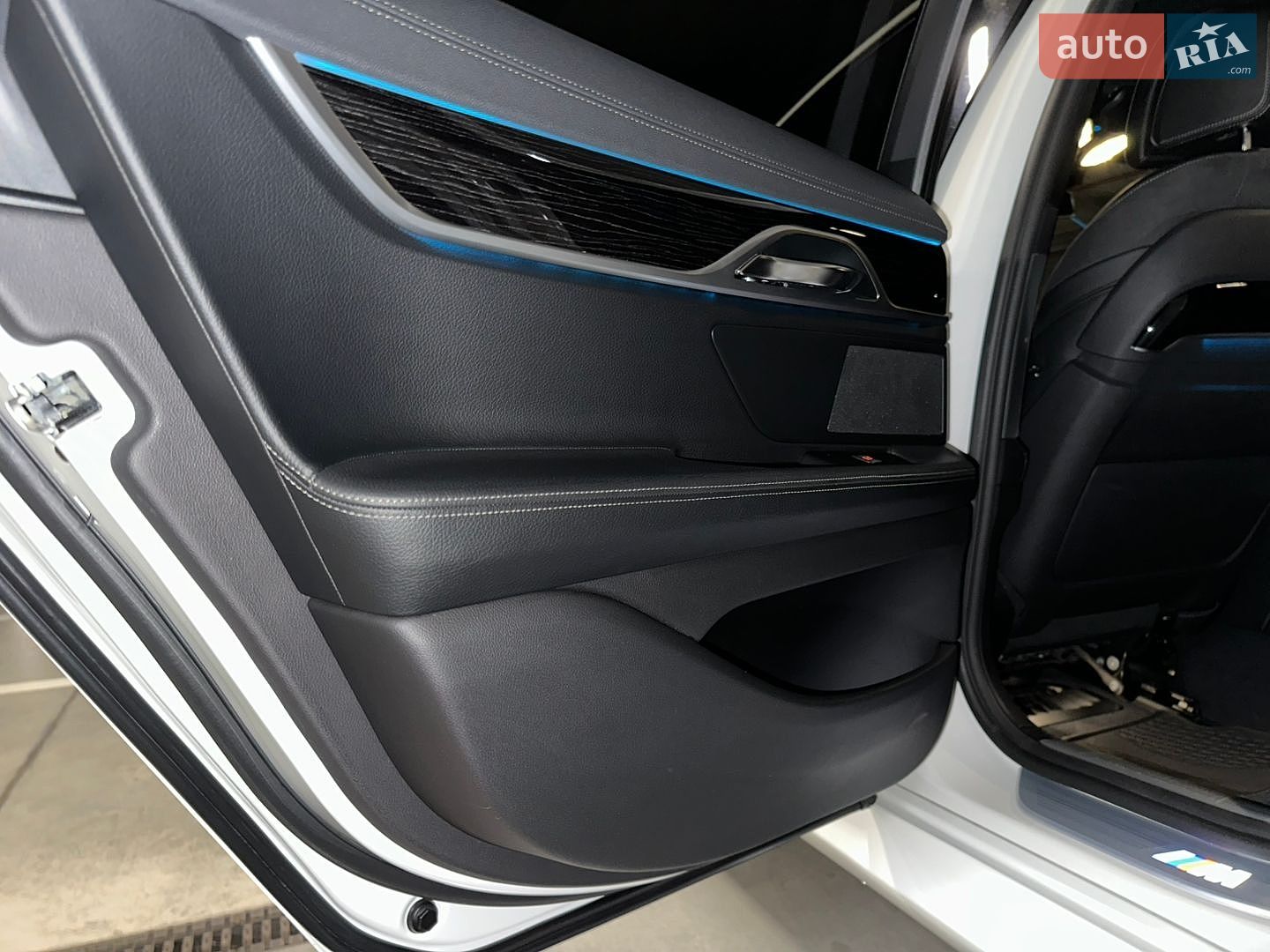 BMW 7 Series 2016 VIN WBA7C41010G641321 фото оголошення 34 з 43