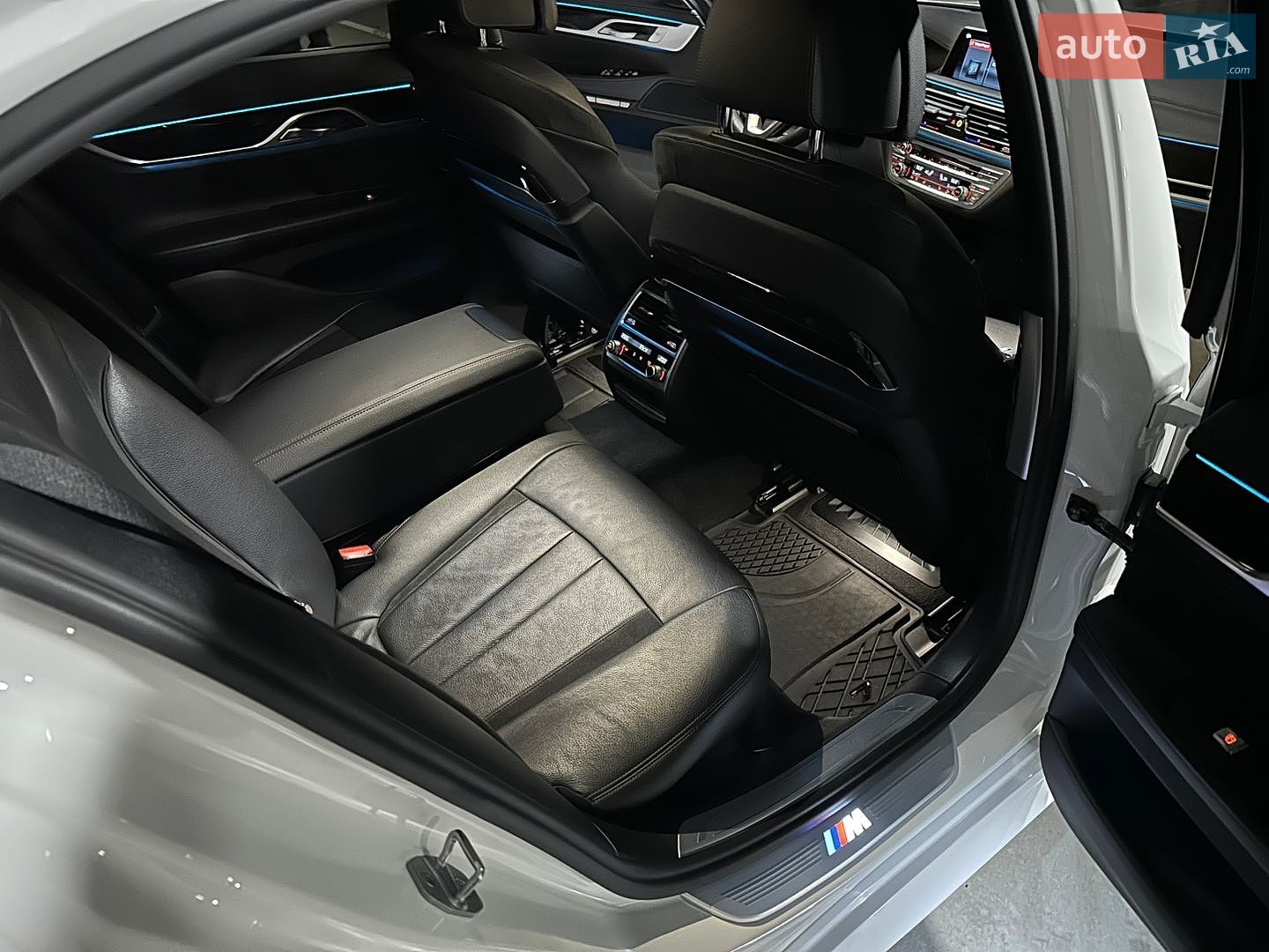 BMW 7 Series 2016 VIN WBA7C41010G641321 фото оголошення 36 з 43