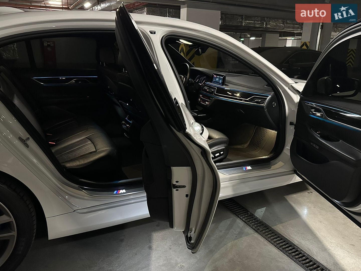 BMW 7 Series 2016 VIN WBA7C41010G641321 фото оголошення 42 з 43