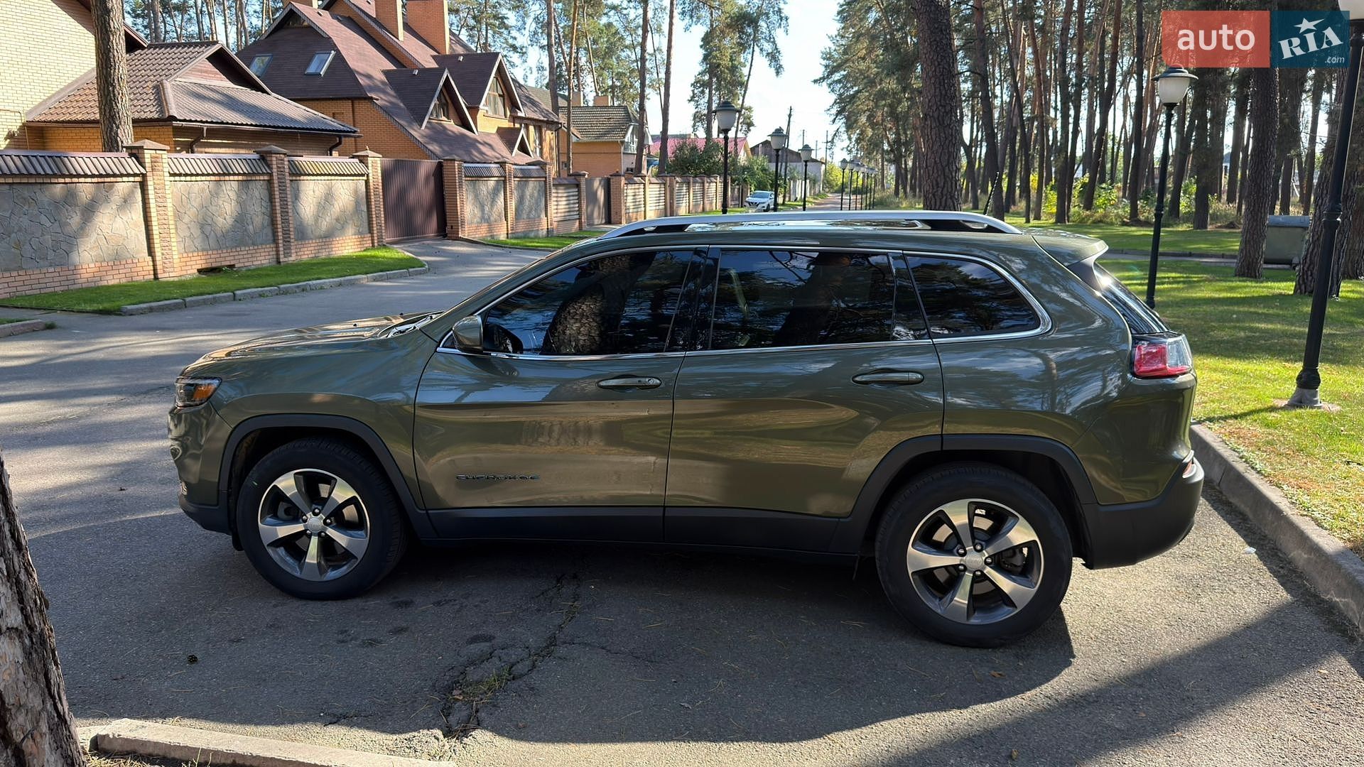 Jeep Cherokee 2018 VIN 1C4PJMDX2KD237546 фото оголошення 4 з 78
