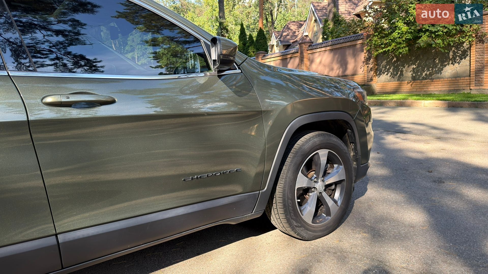 Jeep Cherokee 2018 VIN 1C4PJMDX2KD237546 фото оголошення 19 з 78