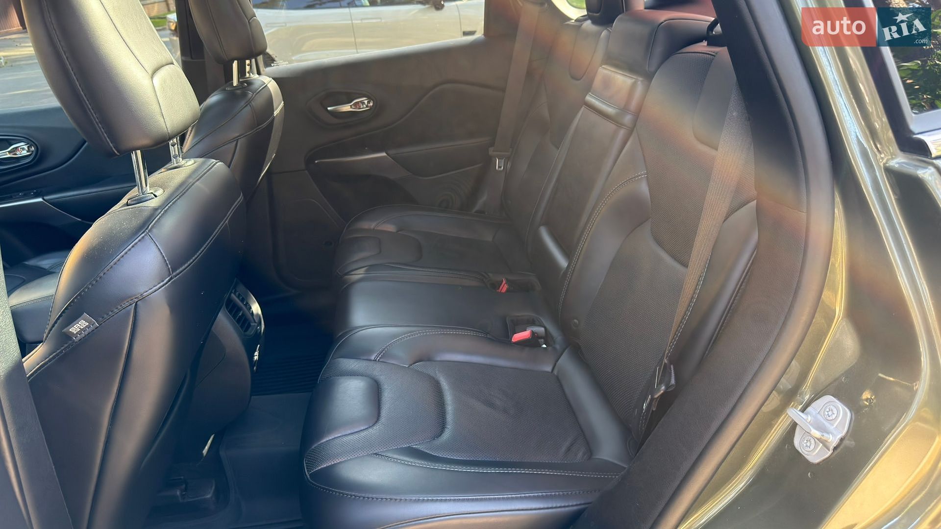 Jeep Cherokee 2018 VIN 1C4PJMDX2KD237546 фото оголошення 55 з 78