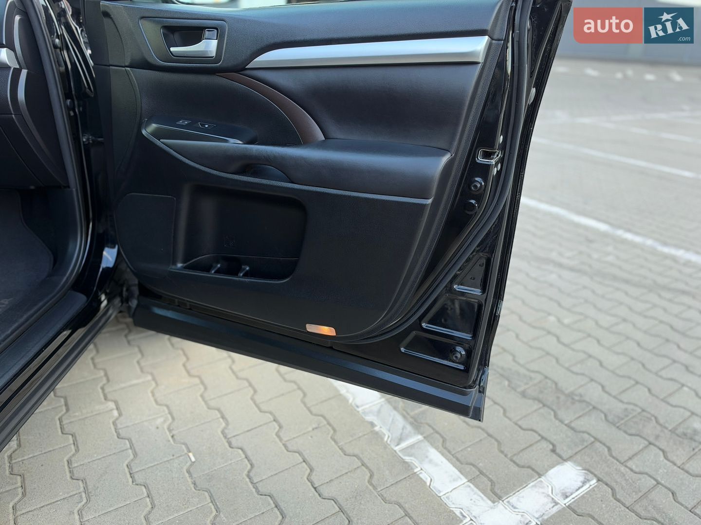 Toyota Highlander 2017 VIN 5TDJGRFH1HS030750 фото оголошення 13 з 64