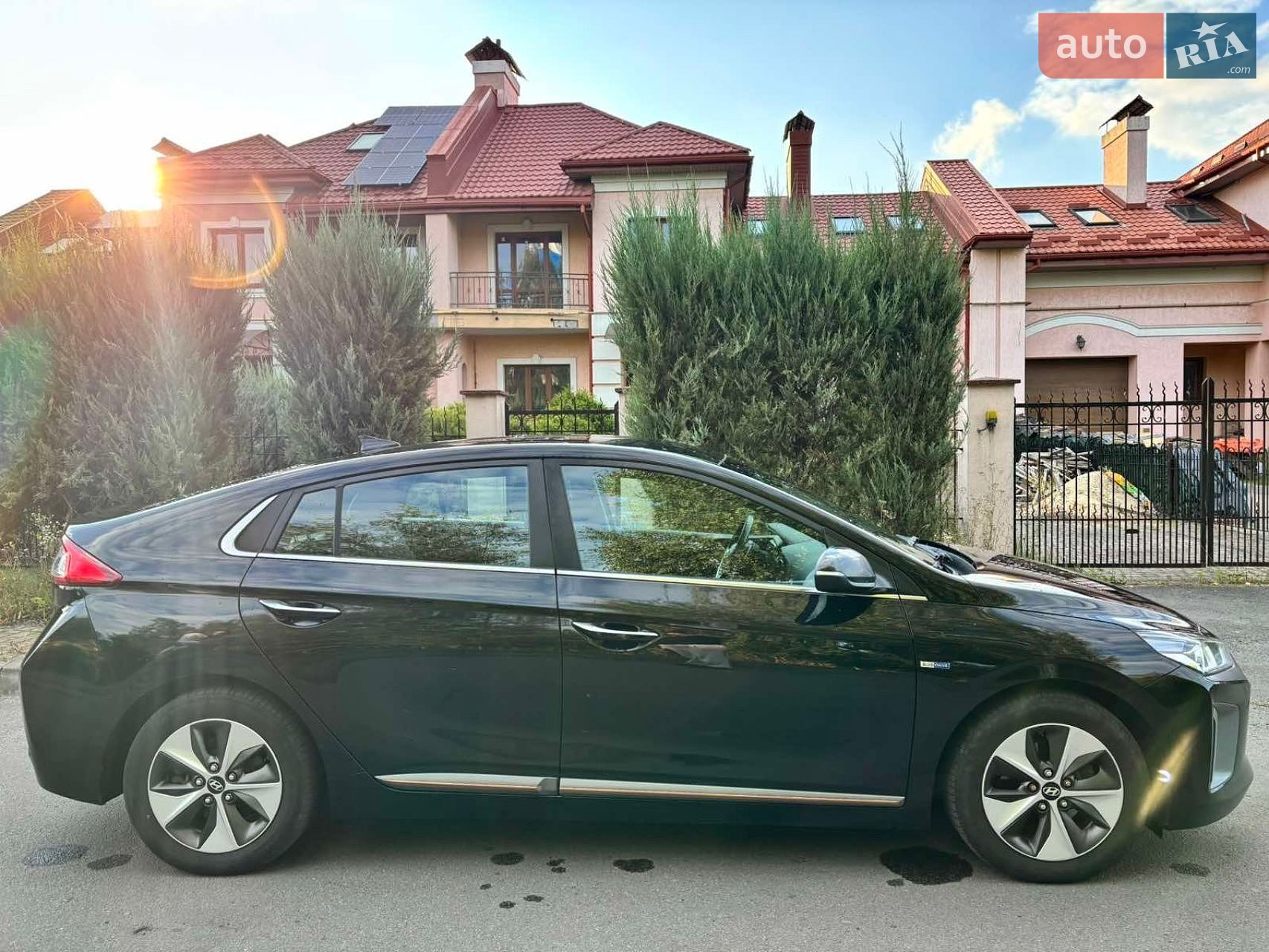 Hyundai Ioniq 2017 VIN KMHC851HFHU013832 фото оголошення 3 з 7
