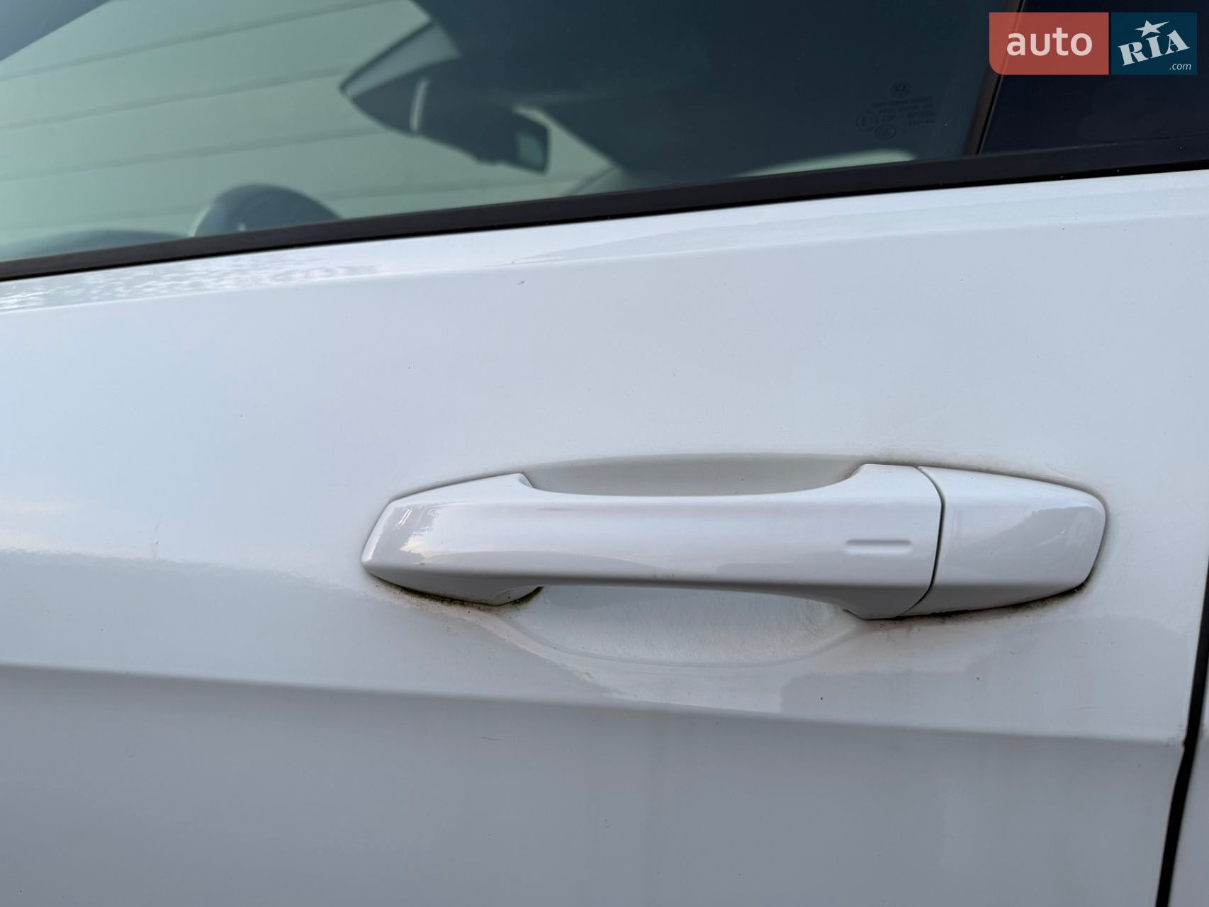 Volkswagen e-Golf 2015 VIN WVWZZZAUZEW900392 фото оголошення 2 з 36