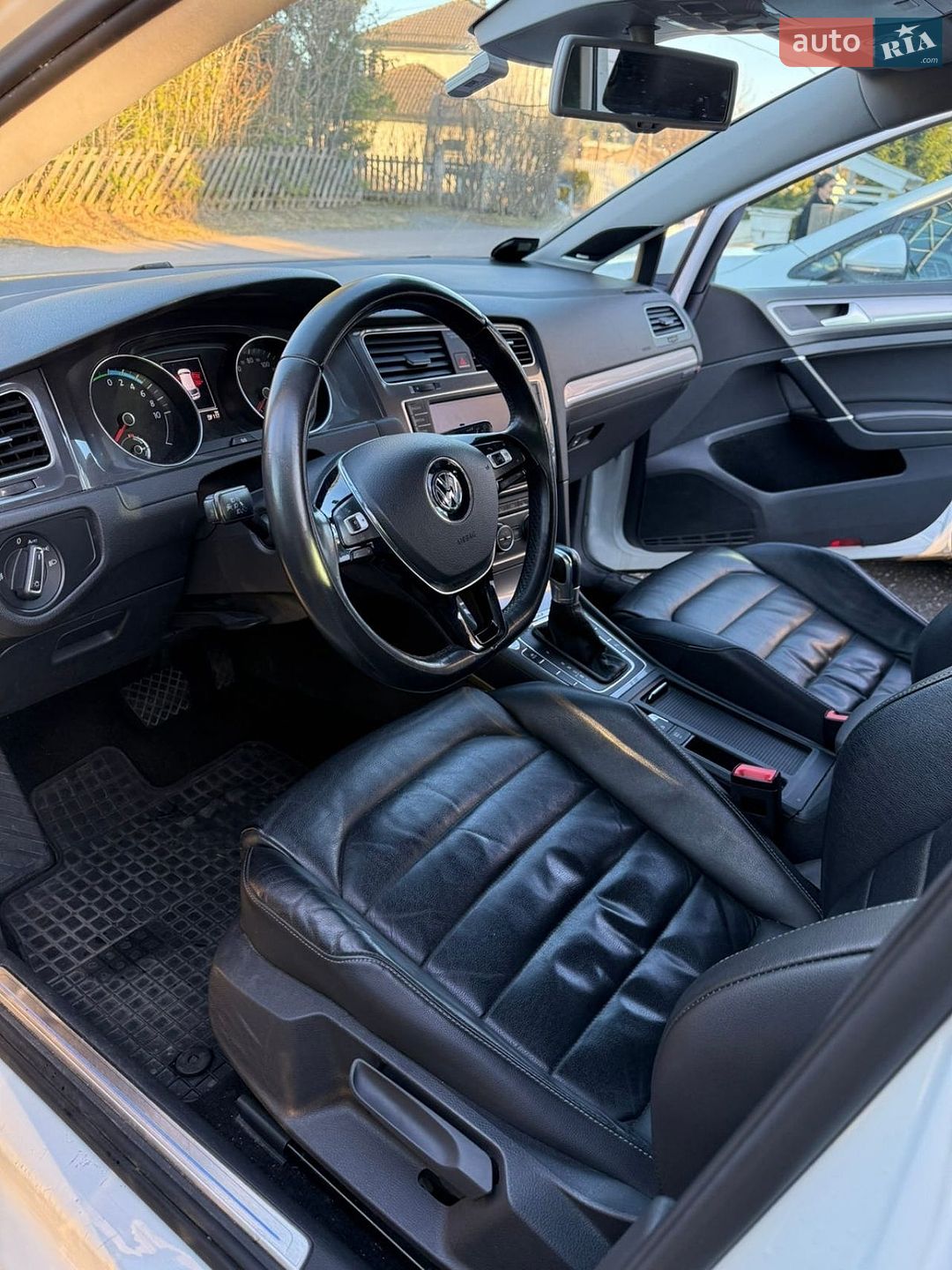 Volkswagen e-Golf 2015 VIN WVWZZZAUZEW900392 фото оголошення 5 з 36