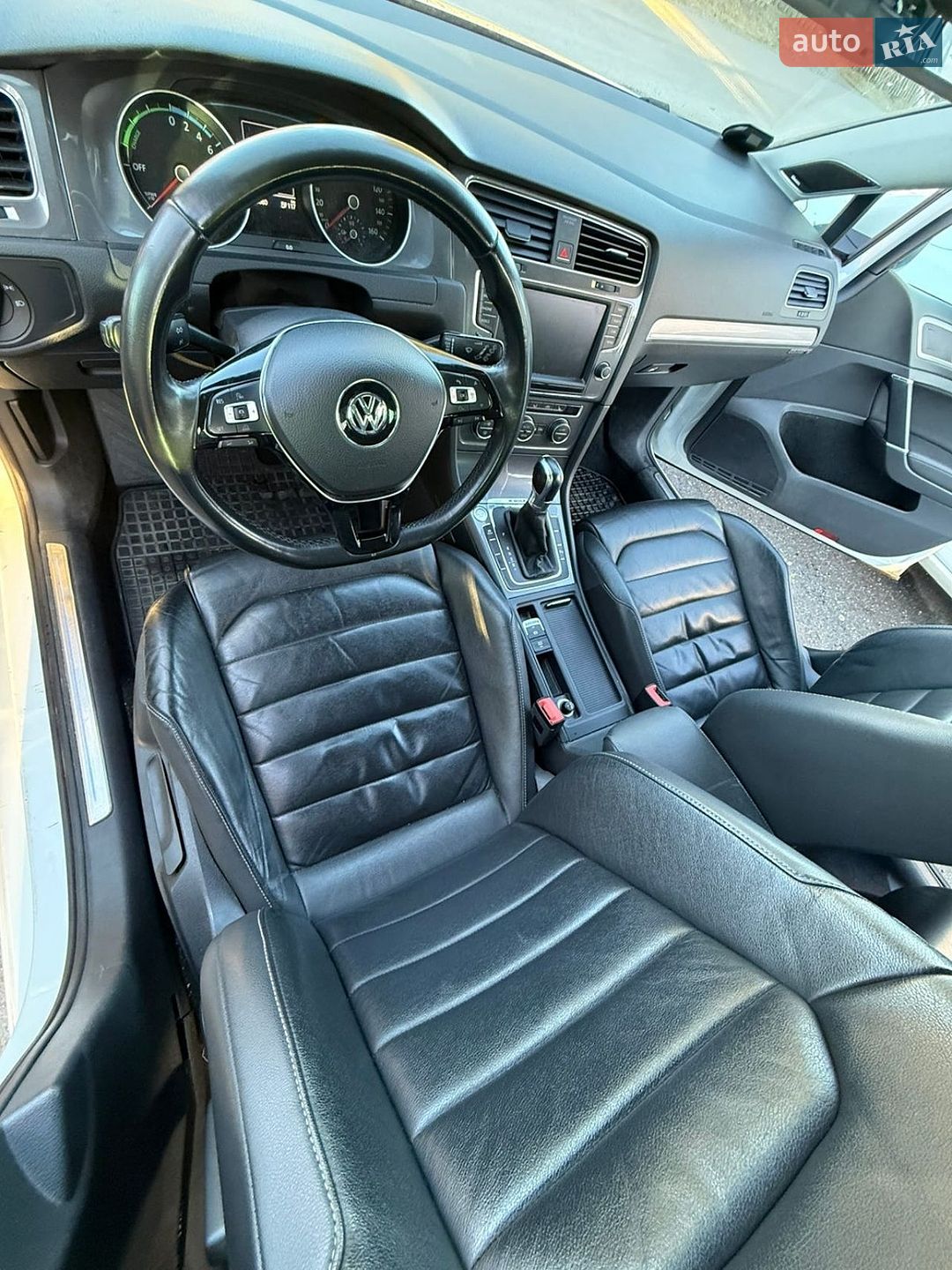 Volkswagen e-Golf 2015 VIN WVWZZZAUZEW900392 фото оголошення 8 з 36