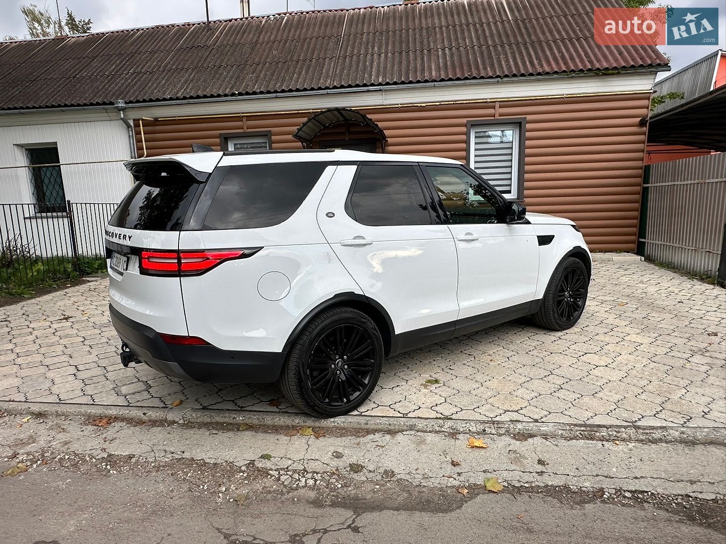 Land Rover Discovery 2018 VIN SALRRBBV6HA046691 фото оголошення 10 з 16