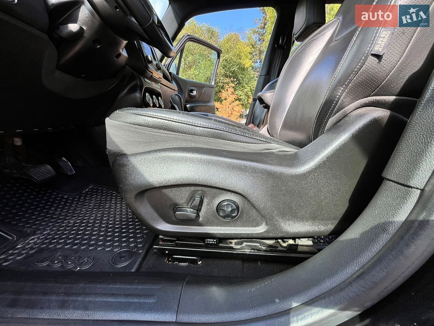 Jeep Renegade 2016 VIN ZACCJBDB3HPE80168 фото оголошення 9 з 39