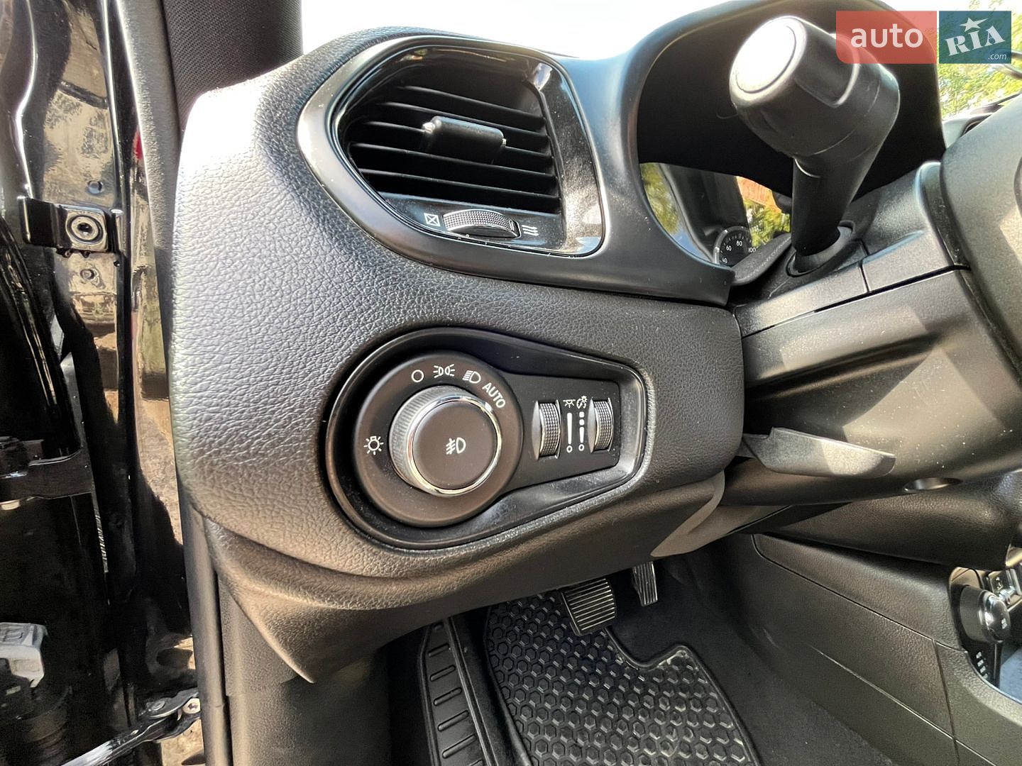 Jeep Renegade 2016 VIN ZACCJBDB3HPE80168 фото оголошення 10 з 39