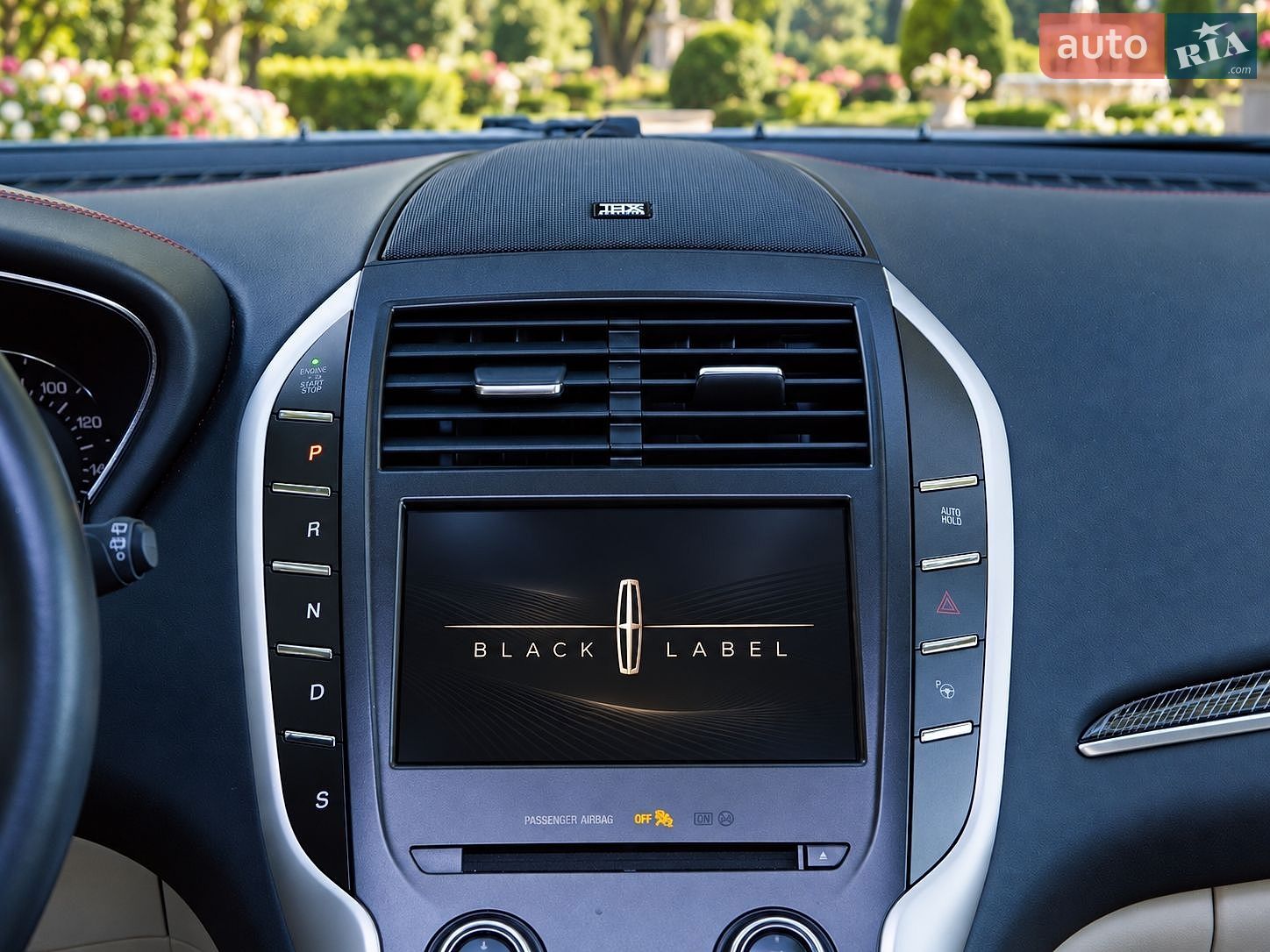 Lincoln MKC 2018 VIN 5LMTJ4DH4KUL03854 фото оголошення 2 з 25