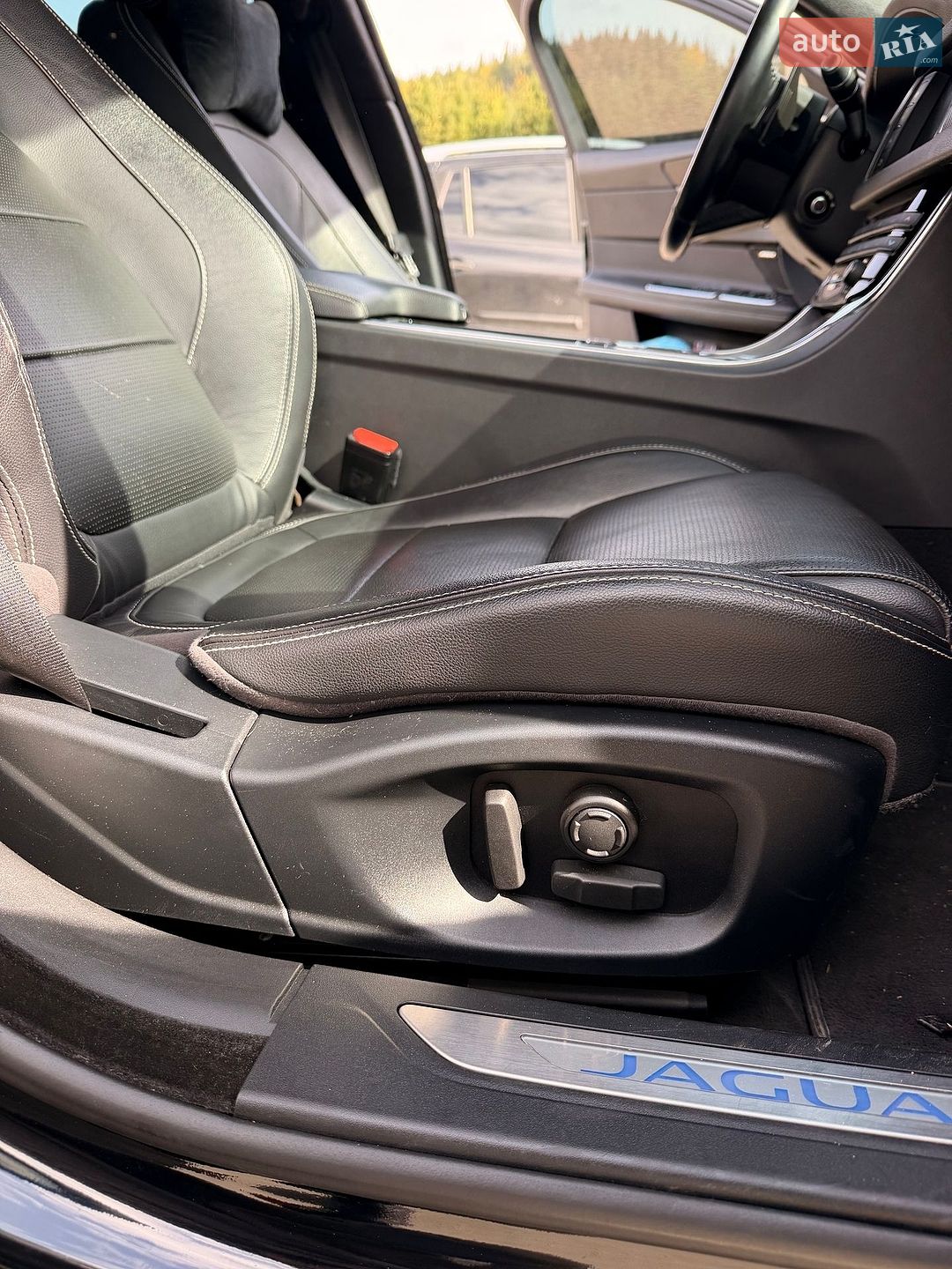 Jaguar XF 2016 VIN SAJBF4BV5GCY16073 фото оголошення 31 з 47