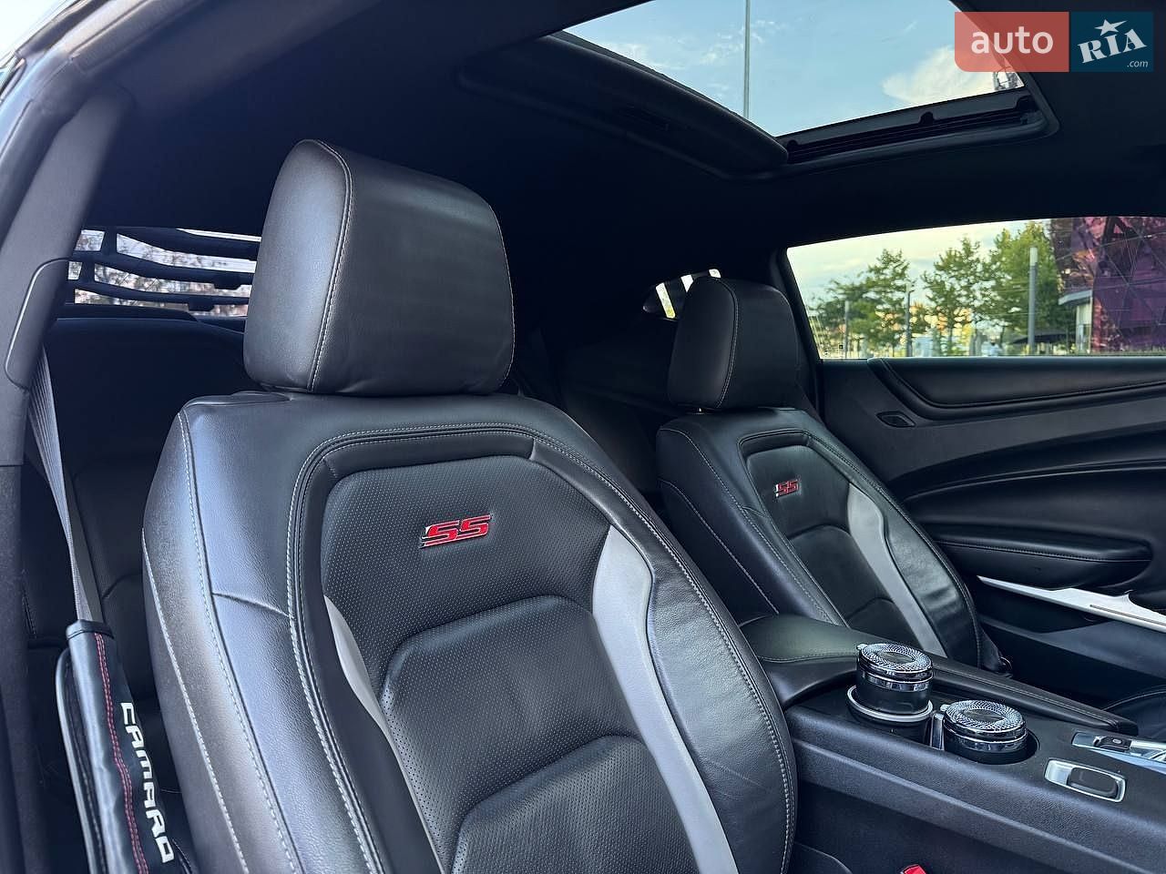 Chevrolet Camaro 2018 VIN 1G1FH1R74J0186516 фото оголошення 18 з 41