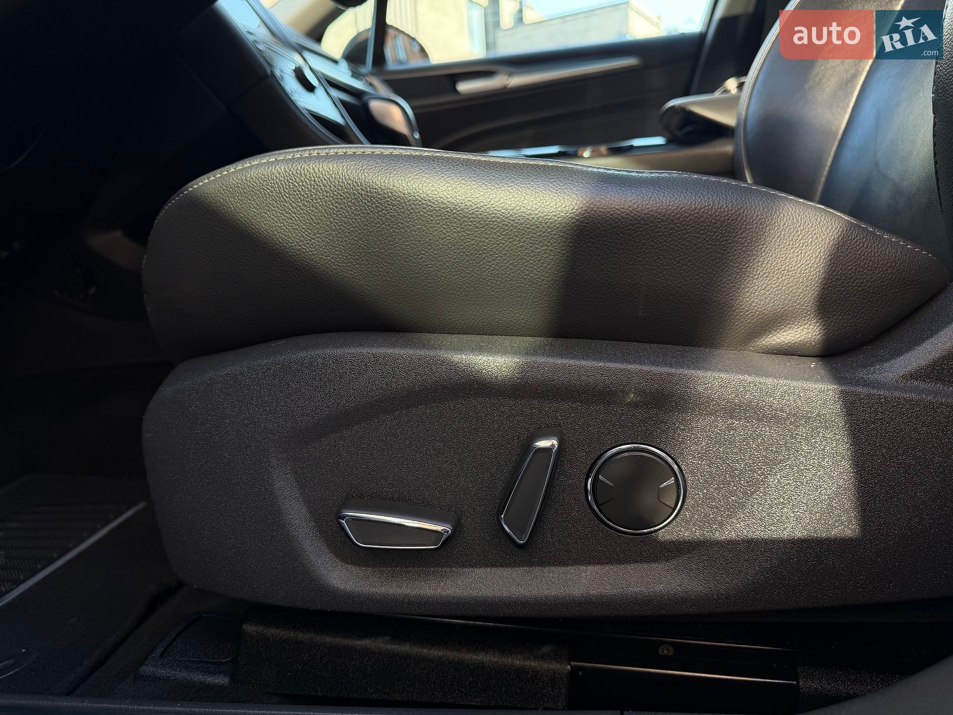 Ford Mondeo 2016 VIN WF0FXXWPCFGD68851 фото оголошення 32 з 64