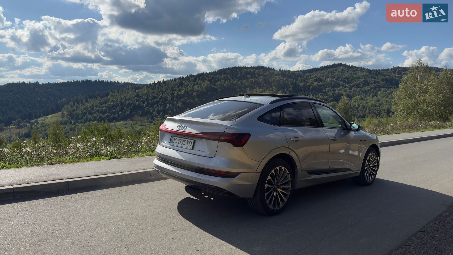 Audi e-tron Sportback 2021 VIN WAUZZZGE1MB036046 фото оголошення 2 з 45