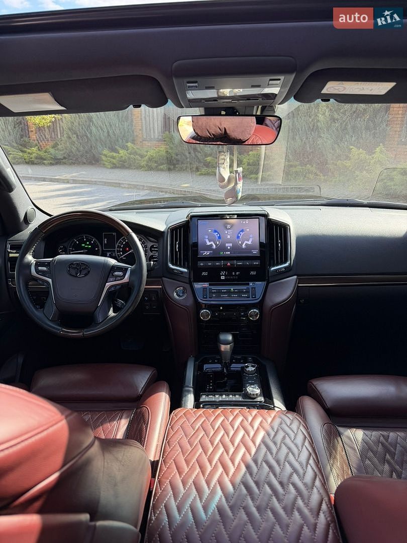 Toyota Land Cruiser 2017 VIN JTMCV02J404218987 фото оголошення 12 з 21