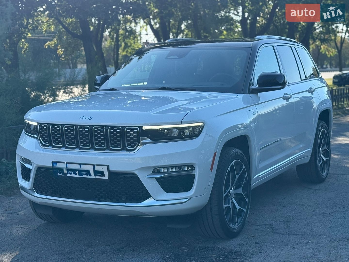 Jeep Grand Cherokee 2023 VIN 1C4RJYE65P8802183 фото оголошення 4 з 23