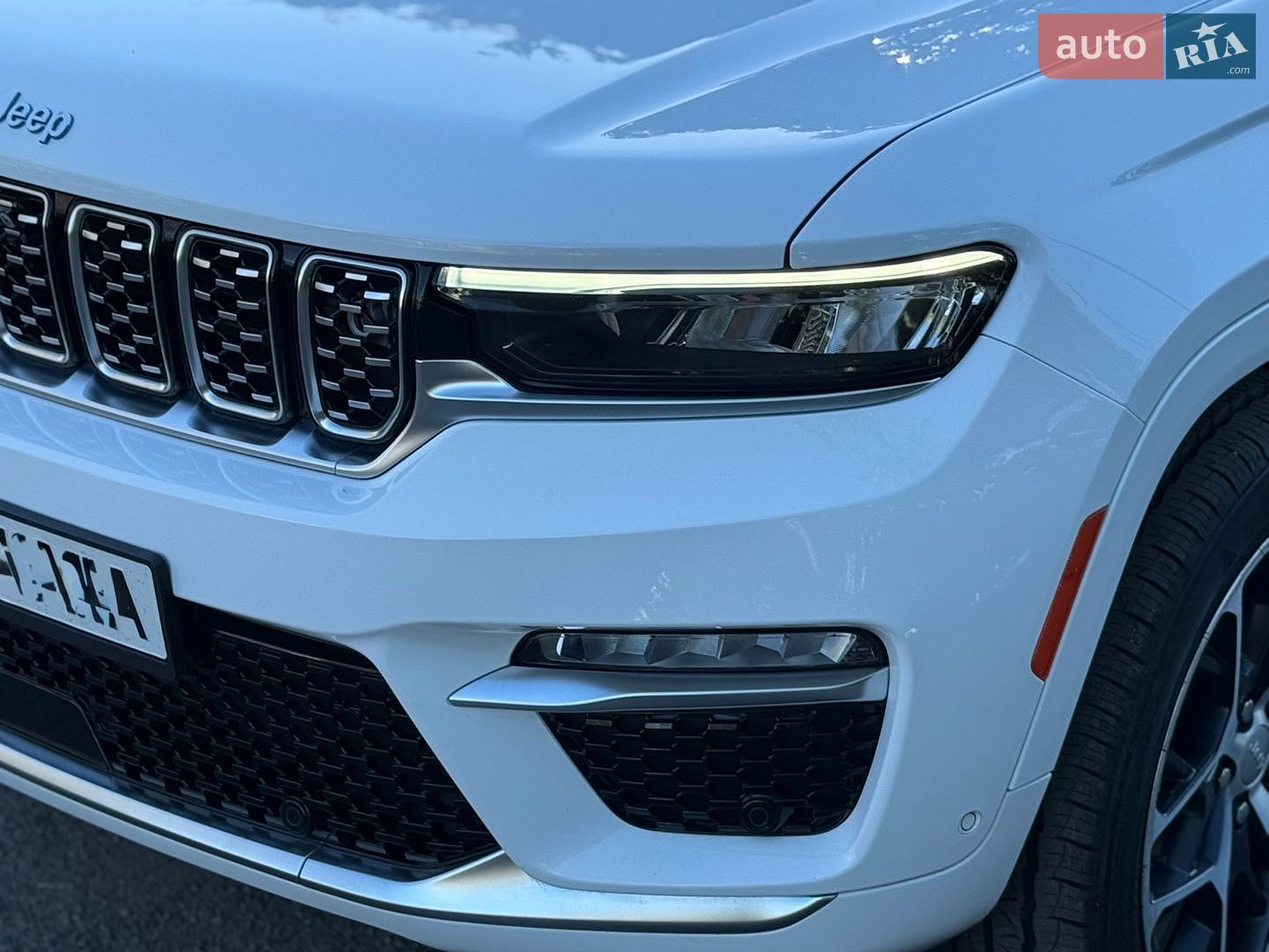 Jeep Grand Cherokee 2023 VIN 1C4RJYE65P8802183 фото оголошення 3 з 23