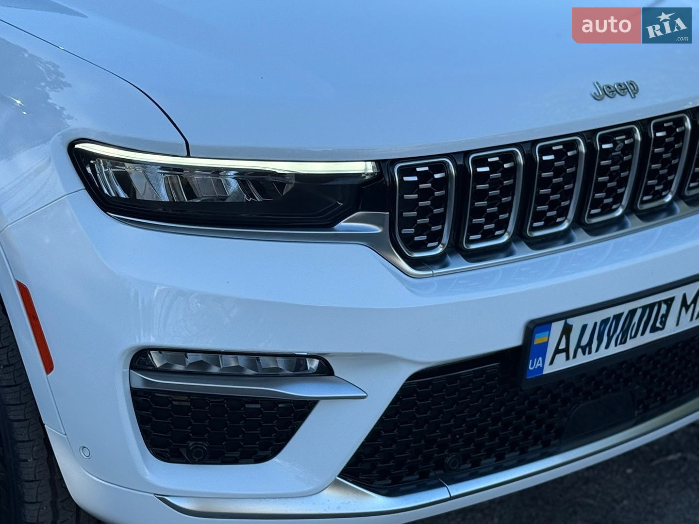Jeep Grand Cherokee 2023 VIN 1C4RJYE65P8802183 фото оголошення 2 з 23