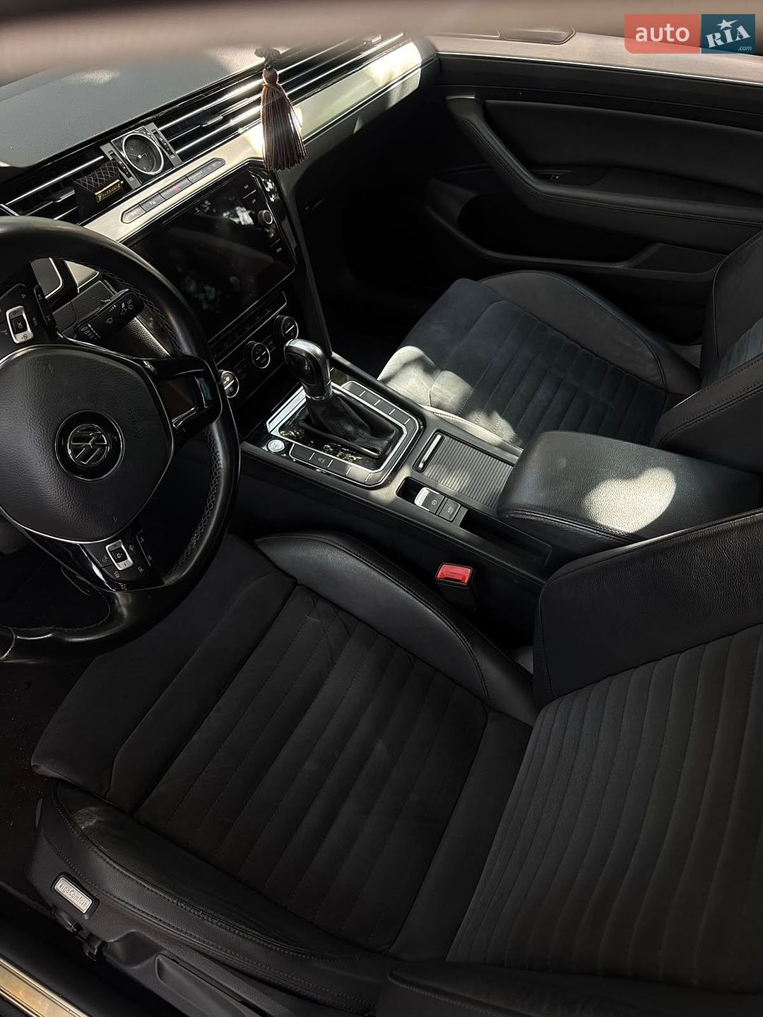 Volkswagen Passat 2018 VIN WVWZZZ3CZKE054352 фото оголошення 3 з 6