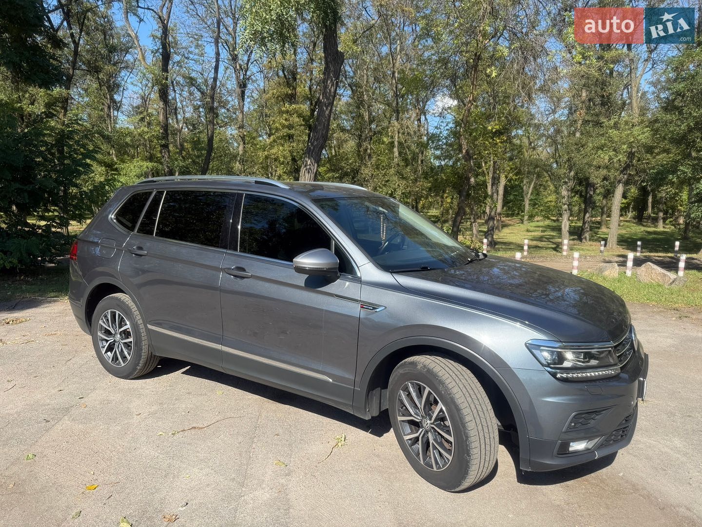 Volkswagen Tiguan 2019 VIN WVGZZZ5NZKM163001 фото оголошення 2 з 21