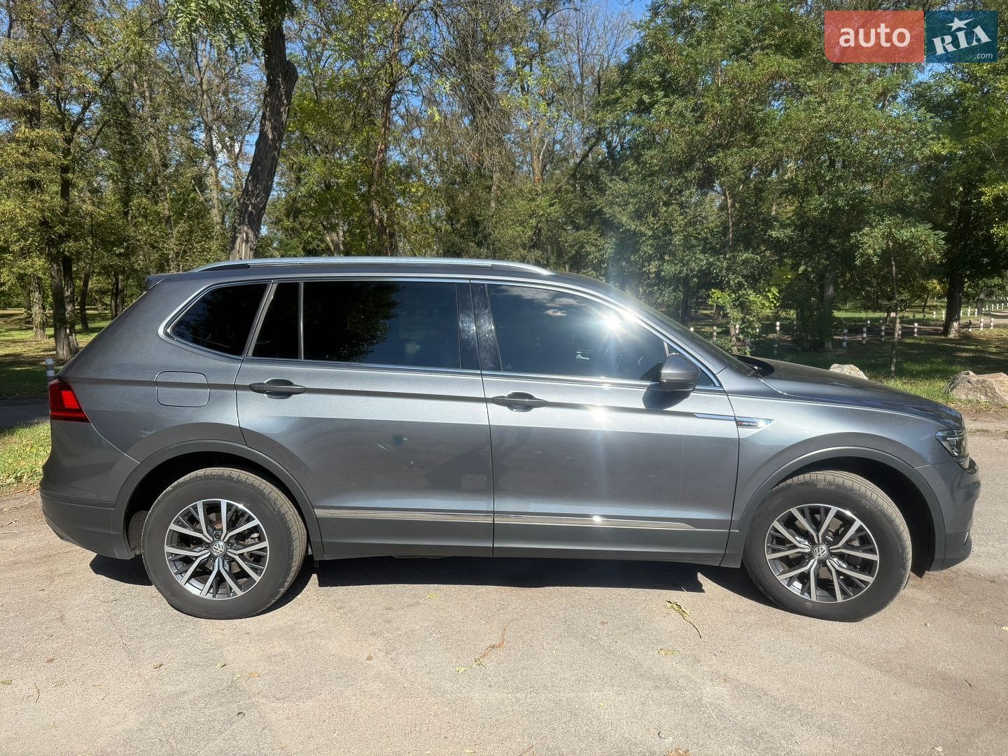 Volkswagen Tiguan 2019 VIN WVGZZZ5NZKM163001 фото оголошення 7 з 21