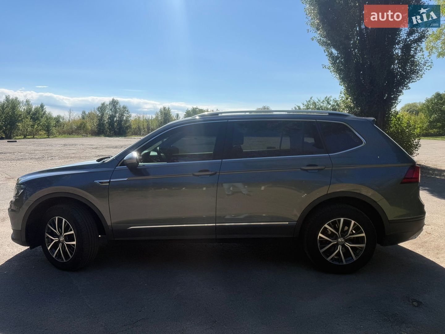 Volkswagen Tiguan 2019 VIN WVGZZZ5NZKM163001 фото оголошення 9 з 21
