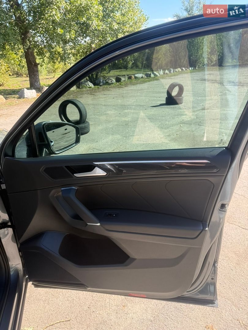 Volkswagen Tiguan 2019 VIN WVGZZZ5NZKM163001 фото оголошення 14 з 21