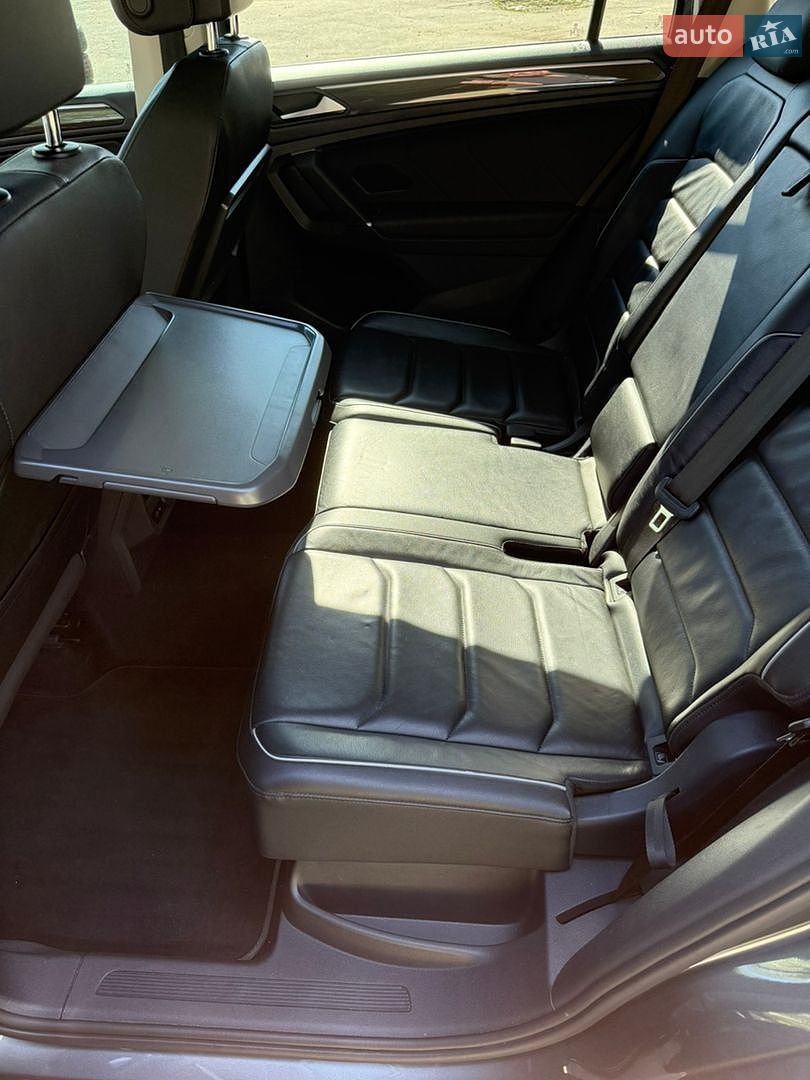 Volkswagen Tiguan 2019 VIN WVGZZZ5NZKM163001 фото оголошення 17 з 21