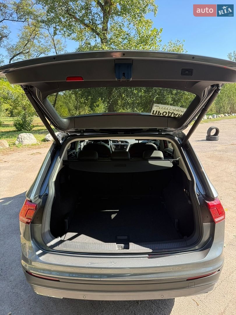 Volkswagen Tiguan 2019 VIN WVGZZZ5NZKM163001 фото оголошення 18 з 21
